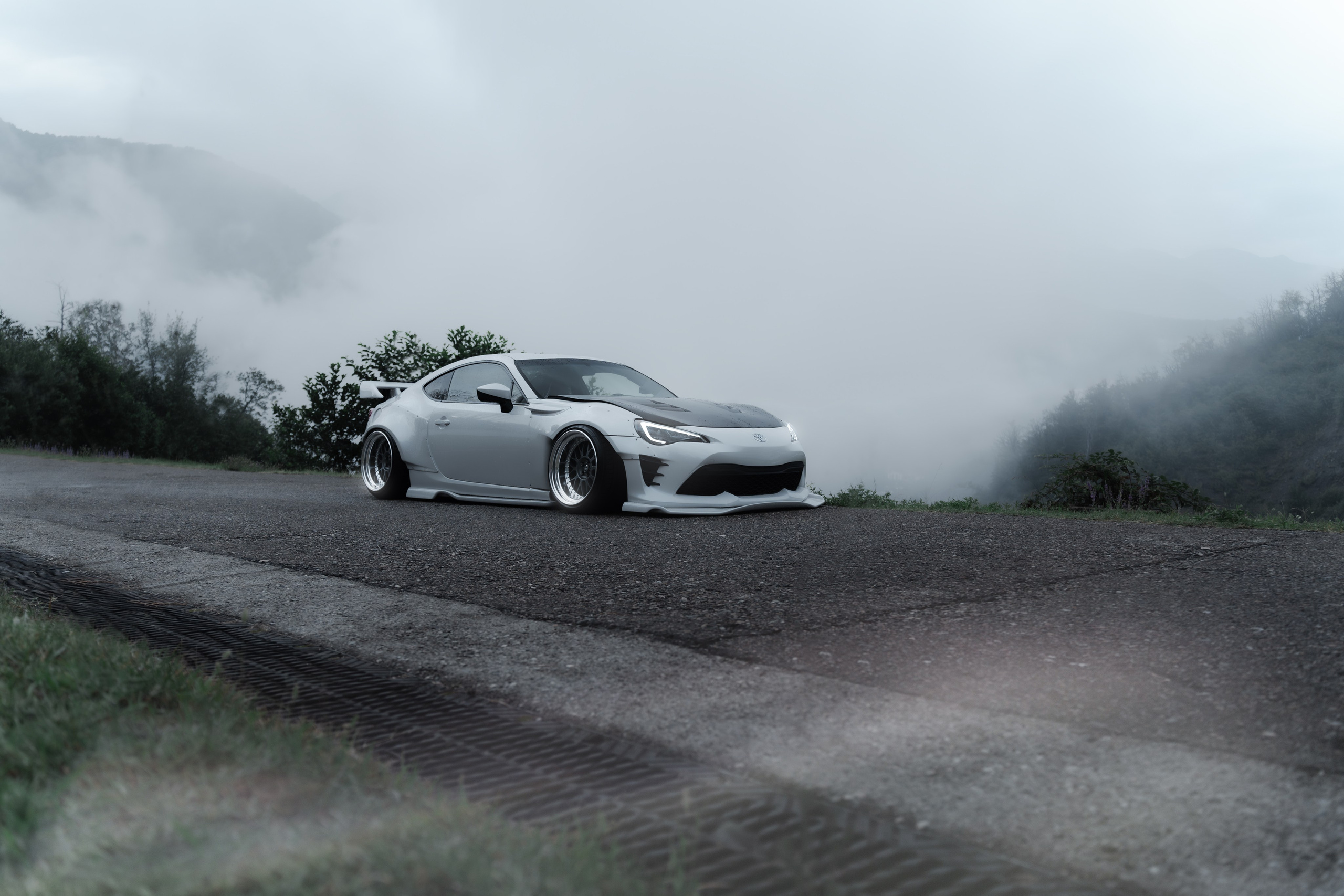 //GROUNDED2025. Автомобильный фотограф