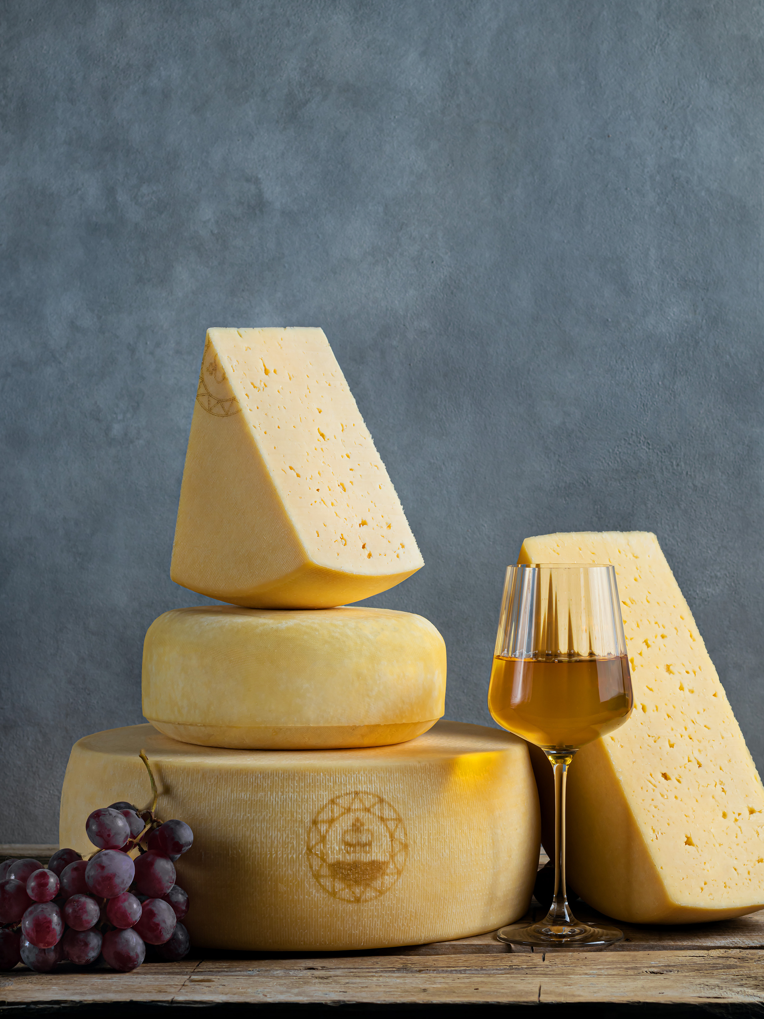 Угличский сыродельно-молочный завод. Съемка для брендирования а/транспорта. Предметный фотограф Надежда Яхонтова