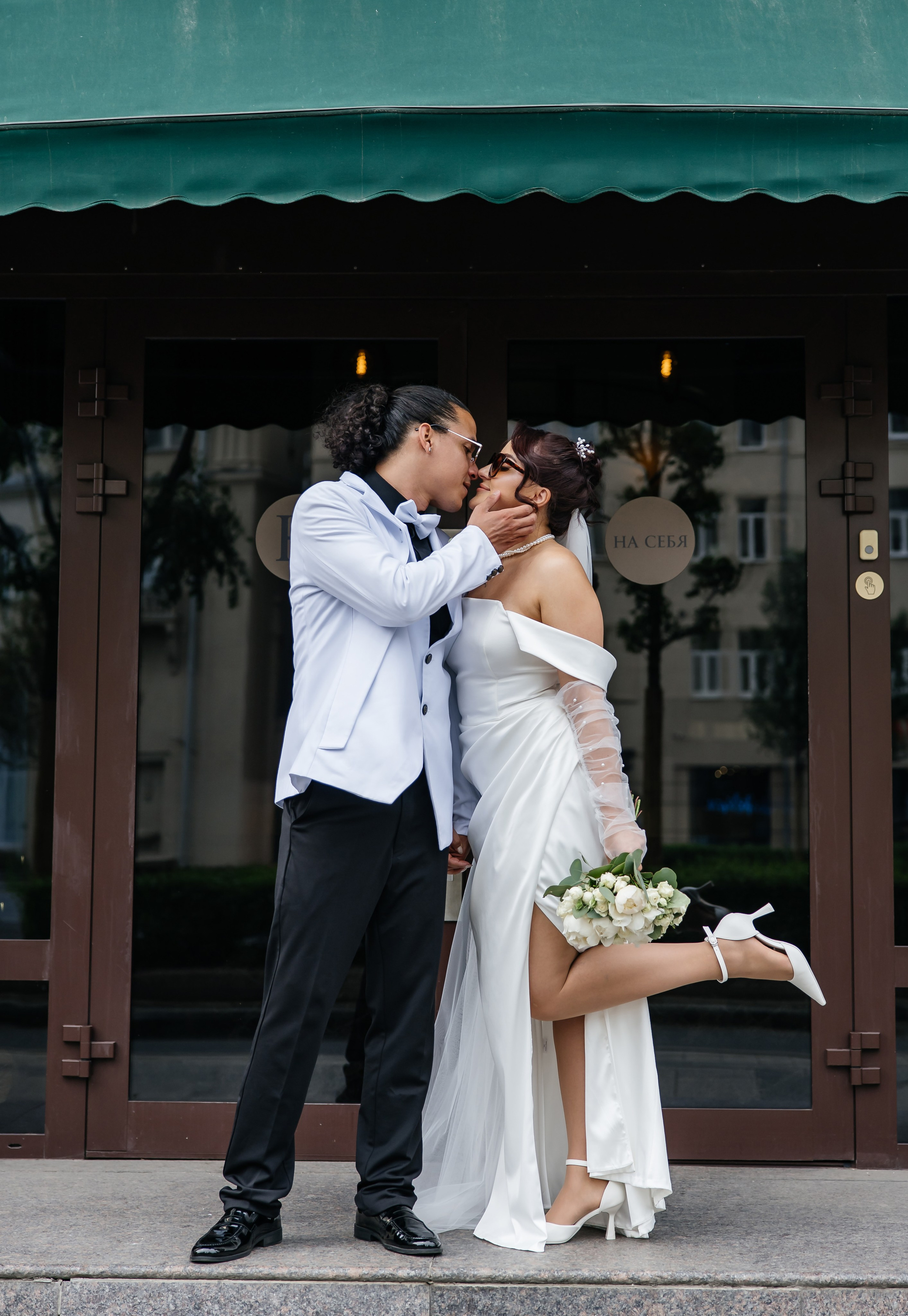 Сборы, прогулка, роспись. Фотограф, видеограф на свадьбу в Москве Никита Назаров