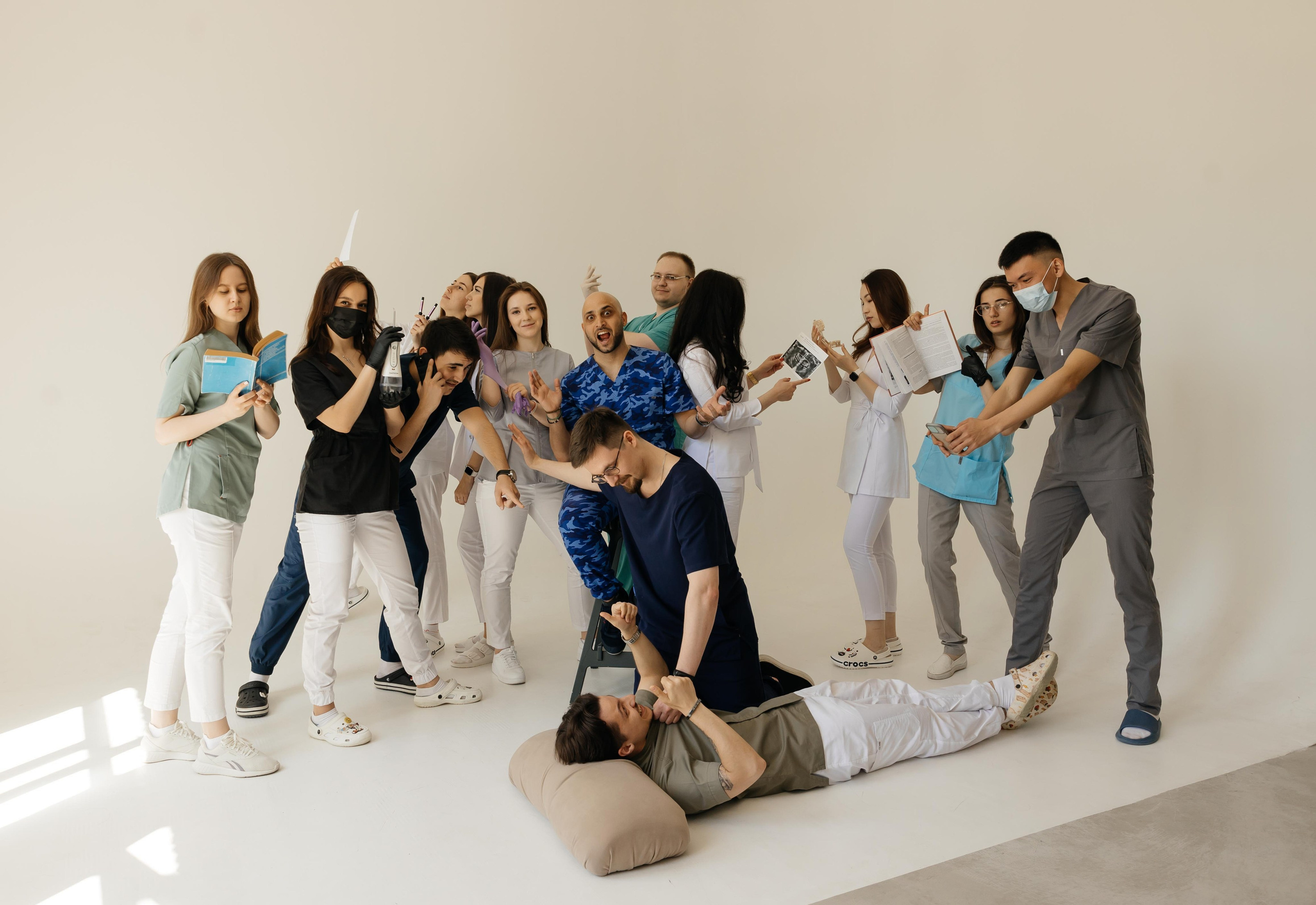 Фотоссесия группа. Будущие стоматологи. Свадебный и семейный фотограф Рассказова Виктория