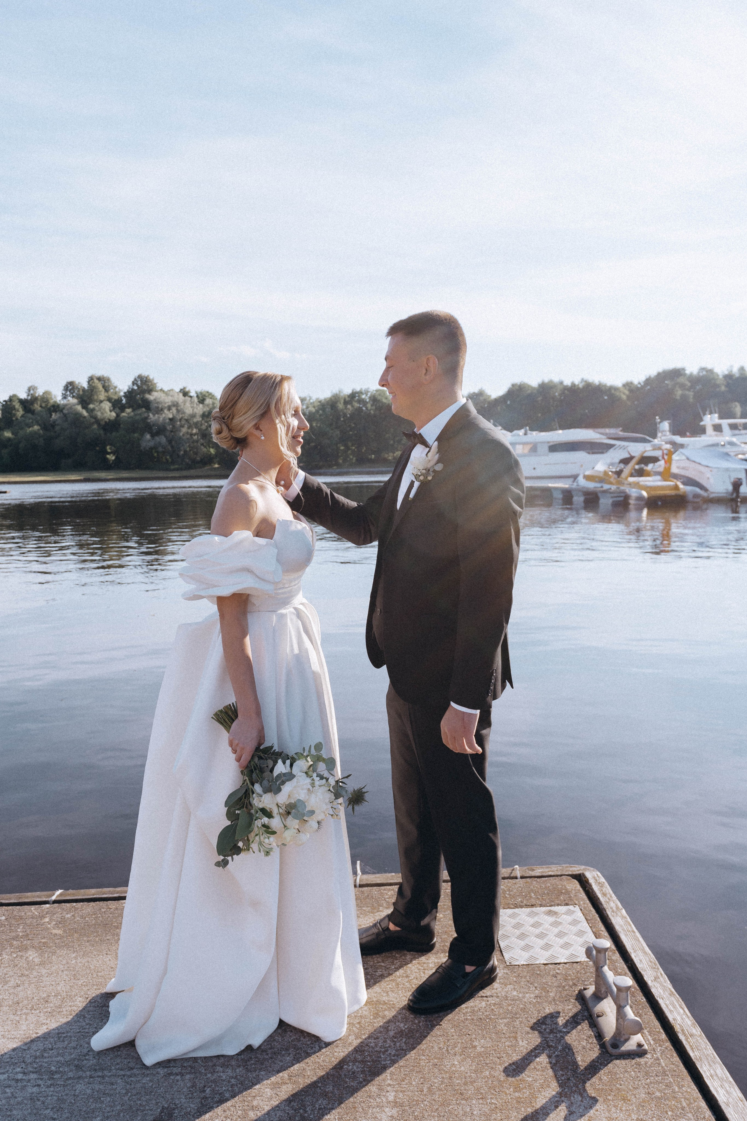 СВАДЕНБНАЯ СЬЕМКА НА КАТЕРЕ ПО КАНАЛАМ САНКТ-ПЕТЕРБУРГА И В АКВАТОРИИ НЕВЫ. Профессиональный фотограф, Санкт-Петербург — Виктория Богомолова