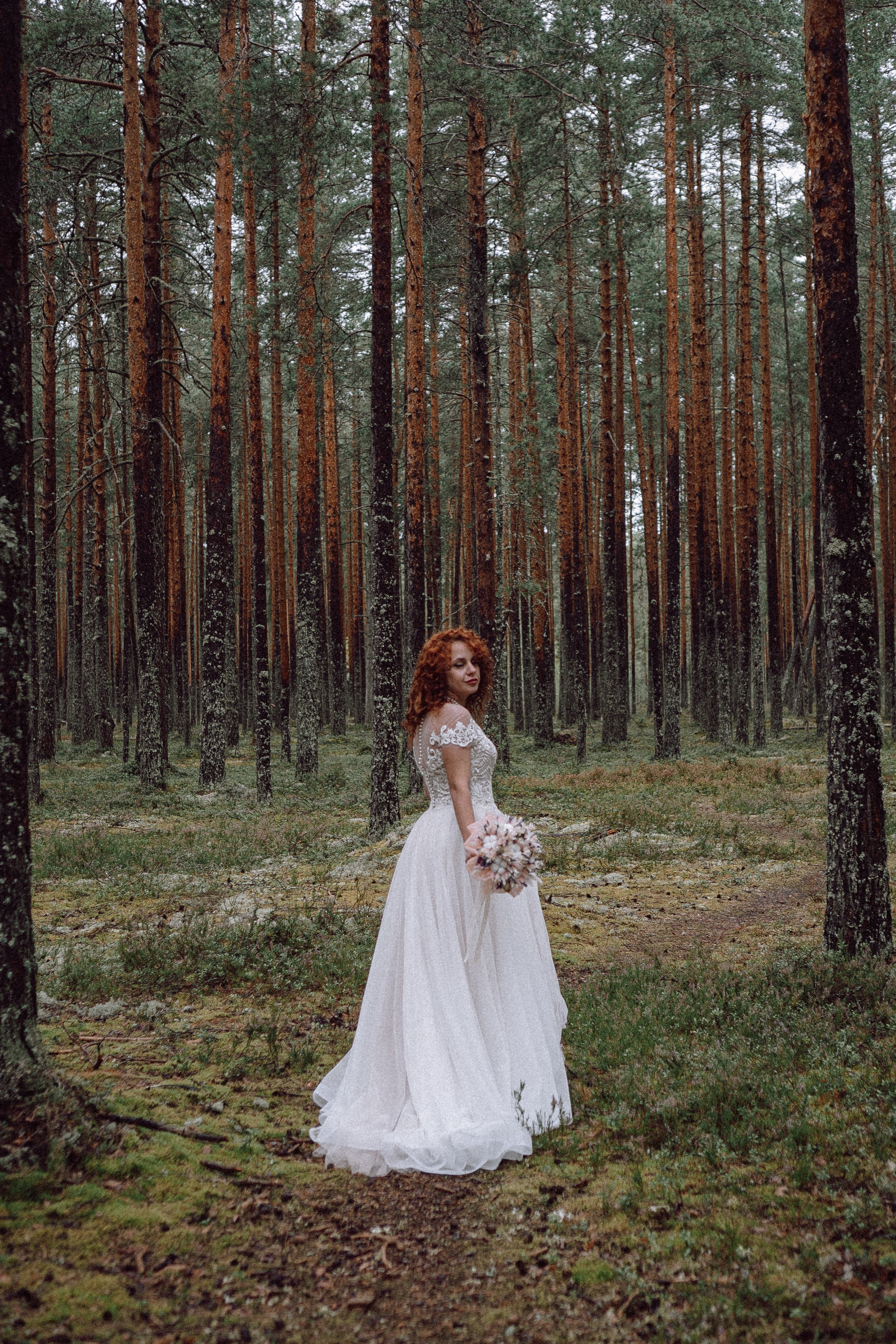 СВАДЕБНАЯ ФОТОСЕССИИЯ ПАРЫ В ГОРОДЕ ПРИОЗЕРСК В СОСНОВОМ ЛЕСУ И С ПИКАПОМ. Профессиональный фотограф, Санкт-Петербург — Виктория Богомолова
