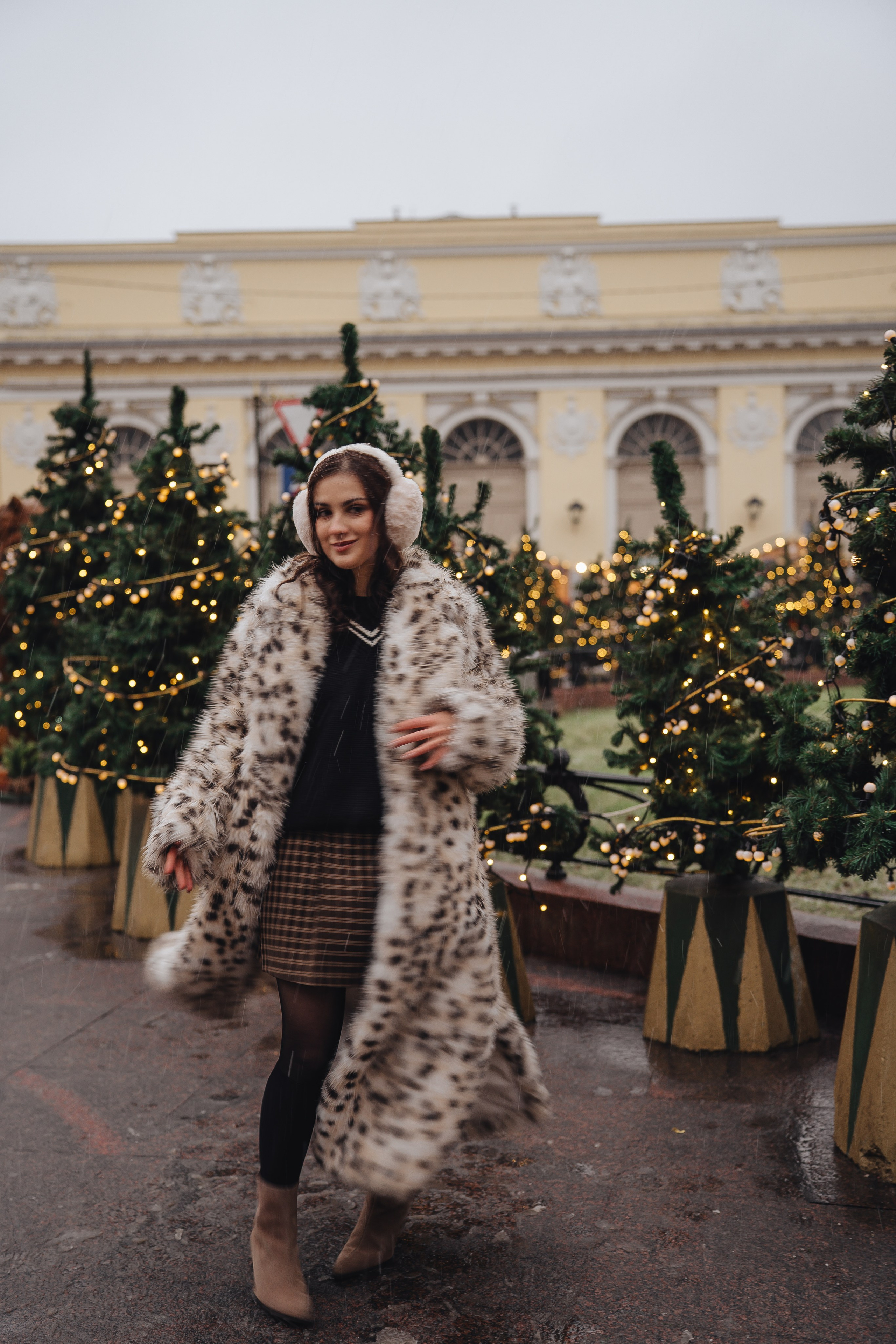 ПРОГУЛКА НА МАНЕЖНОЙ ПЛОЩАДИ ДЛЯ ДЕВУШКИ ПЕРЕД НОВЫМ ГОДОМ (НОВОГОДНЯЯ ФОТОСЕССИИЯ НА МАНЕЖНОЙ ПЛОЩАДИ). Профессиональный фотограф, Санкт-Петербург — Виктория Богомолова