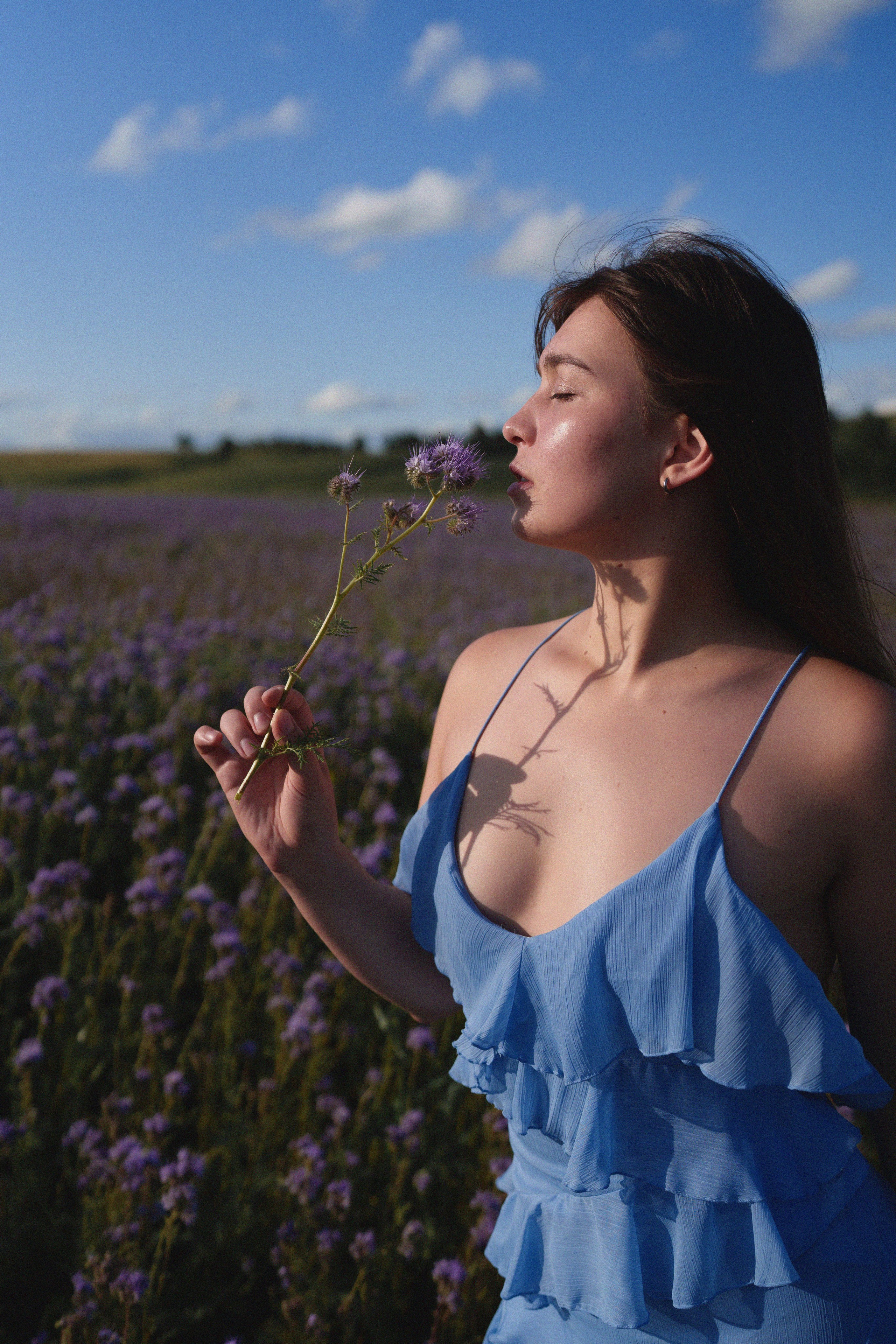 Девушка в платье цвета неба. Индивидуальный фотограф в Красноярске