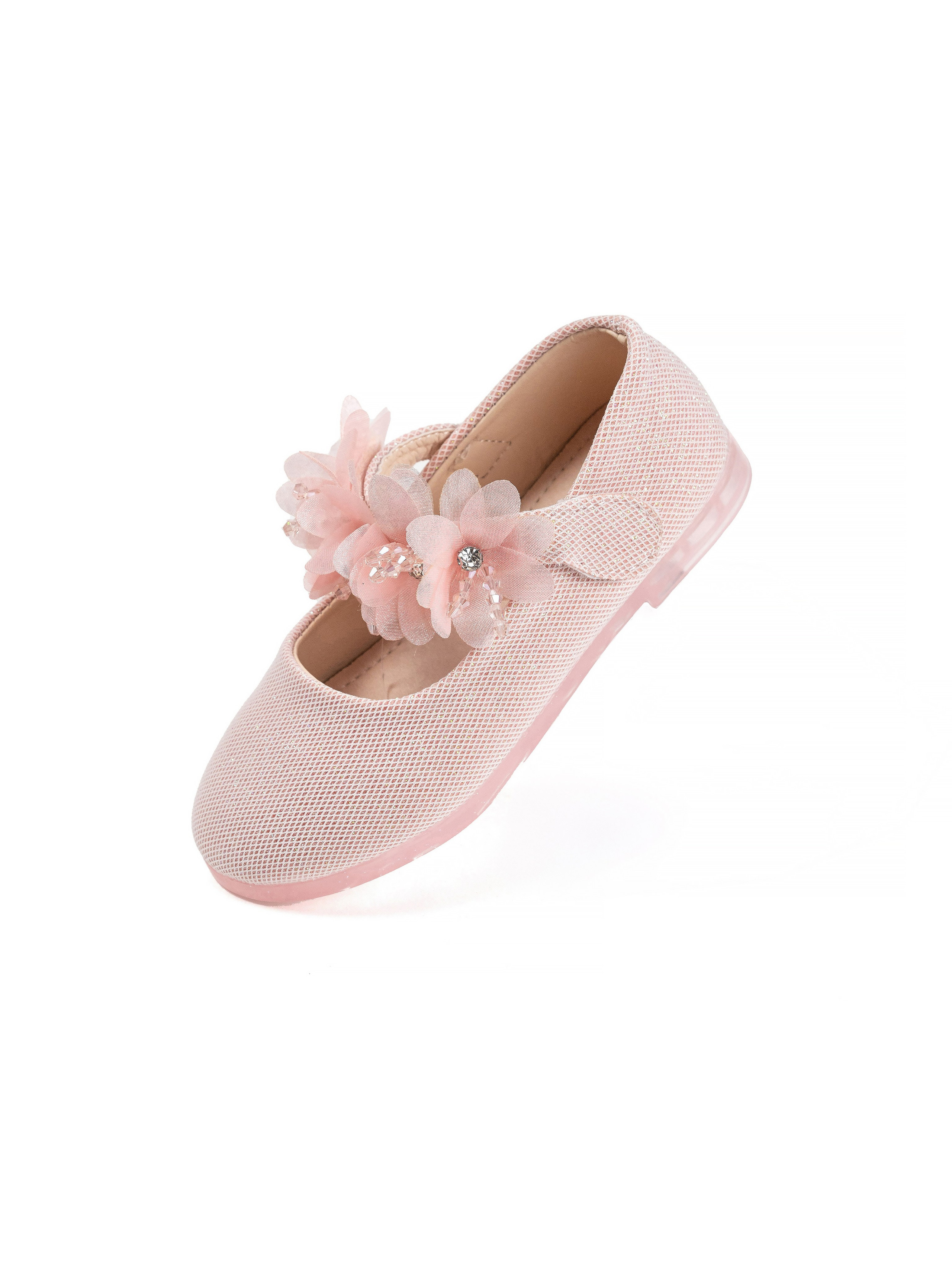 Детские туфельки, фотосъемка на однотонном фоне, съемка для маркетплейсов. Олейник Денис — предметный фотограф, фотограф для маркетплейсов в Казани