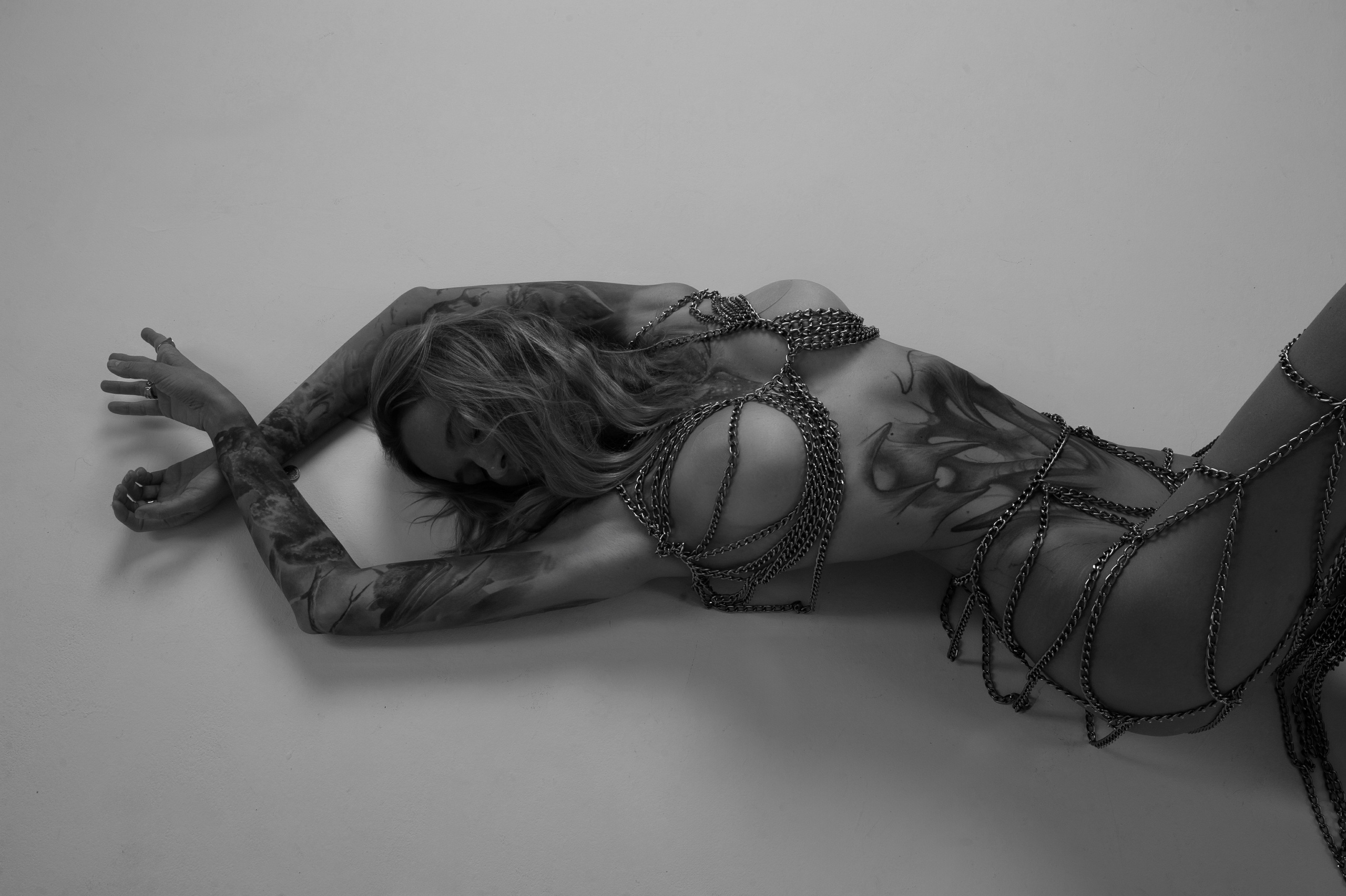 Фотосессия в стиле минимализм. Александр Mr.Brass — фотографирую женский портрет в Москве