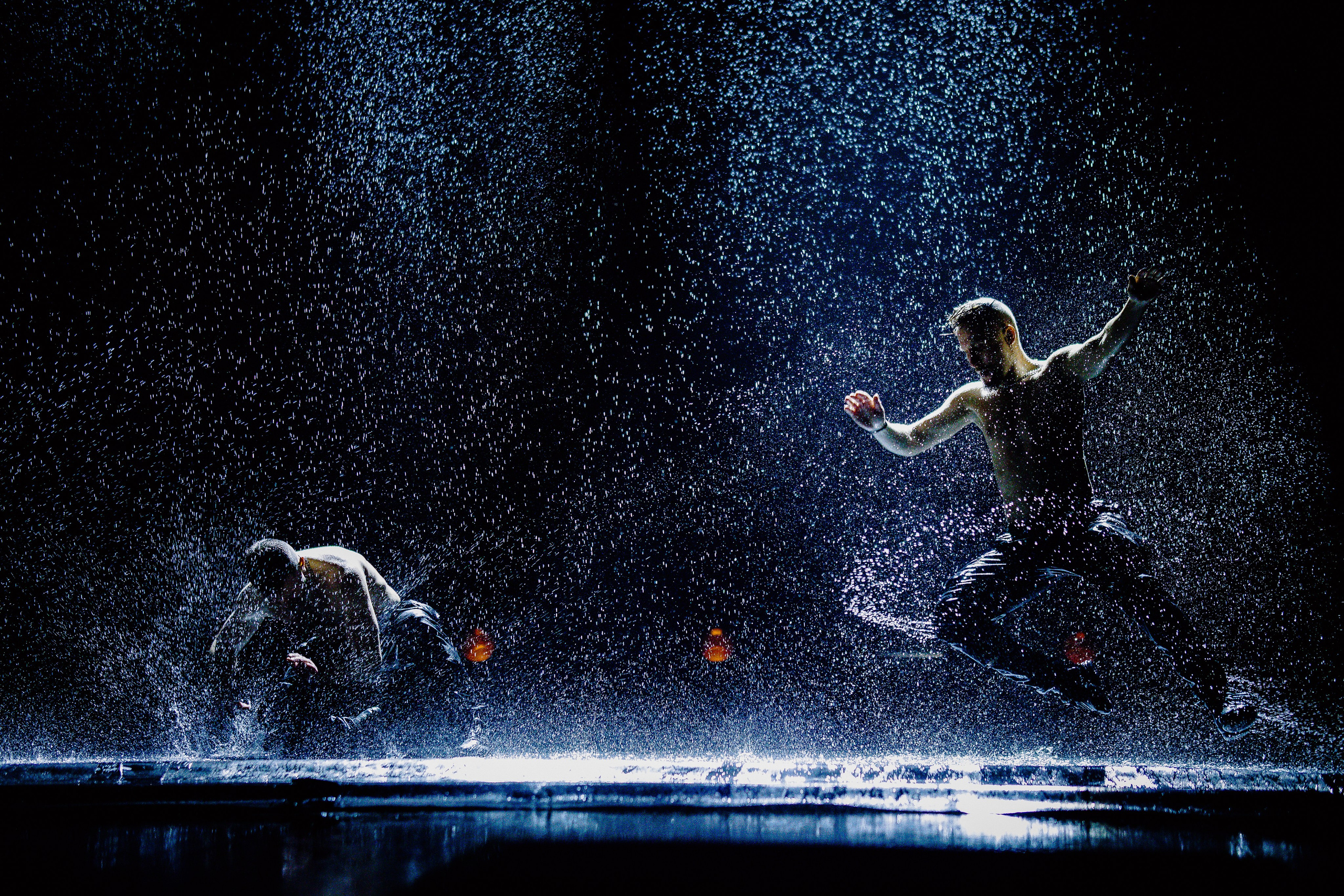 Шоу «Под дождём» 03 / 2025. ФОТОГРАФ ЕКАТЕРИНБУРГ