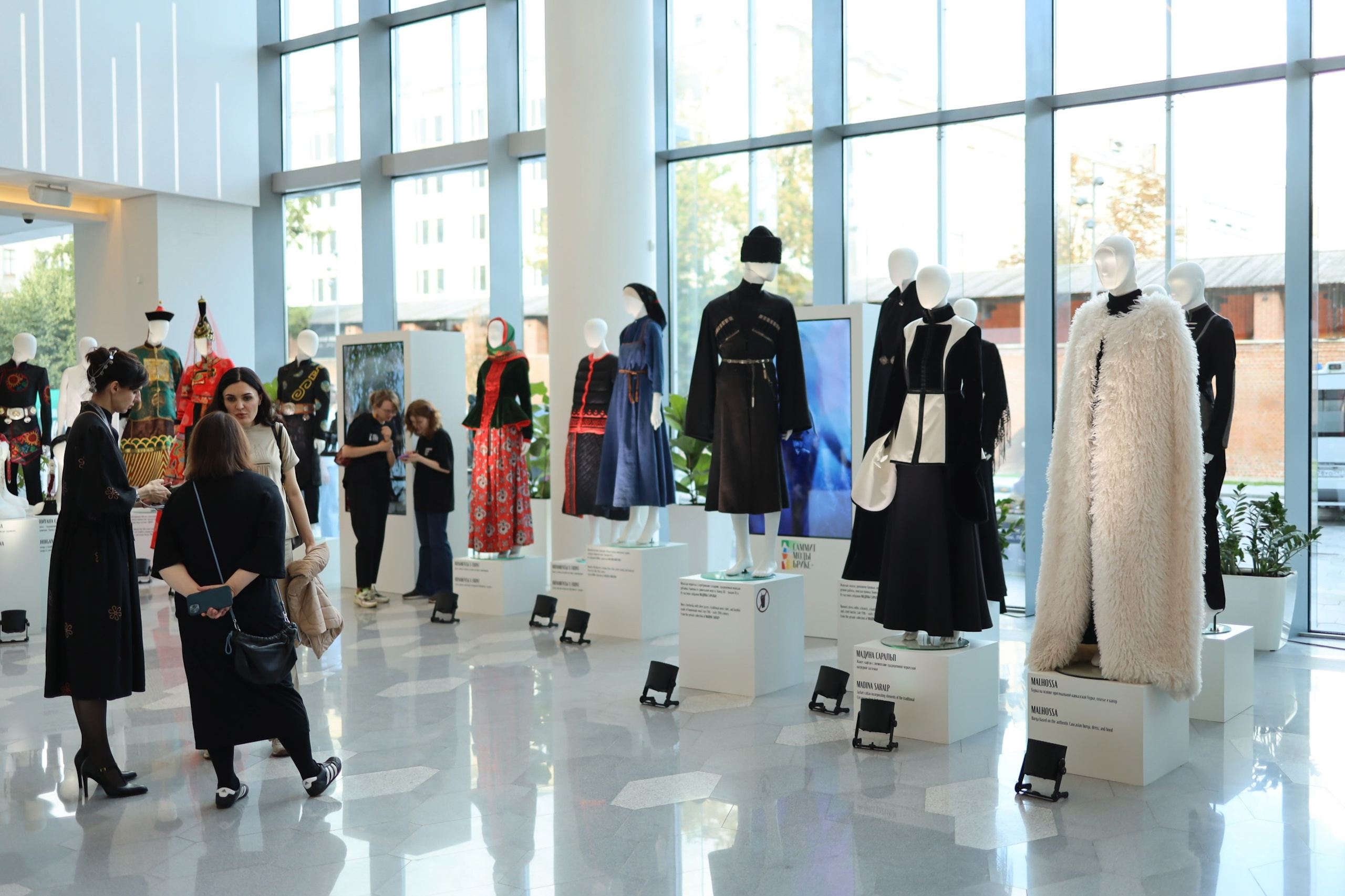 Выставка «Родные мотивы». Фотосессии и репортаж — Фотограф в Москве — Рина Серёгина