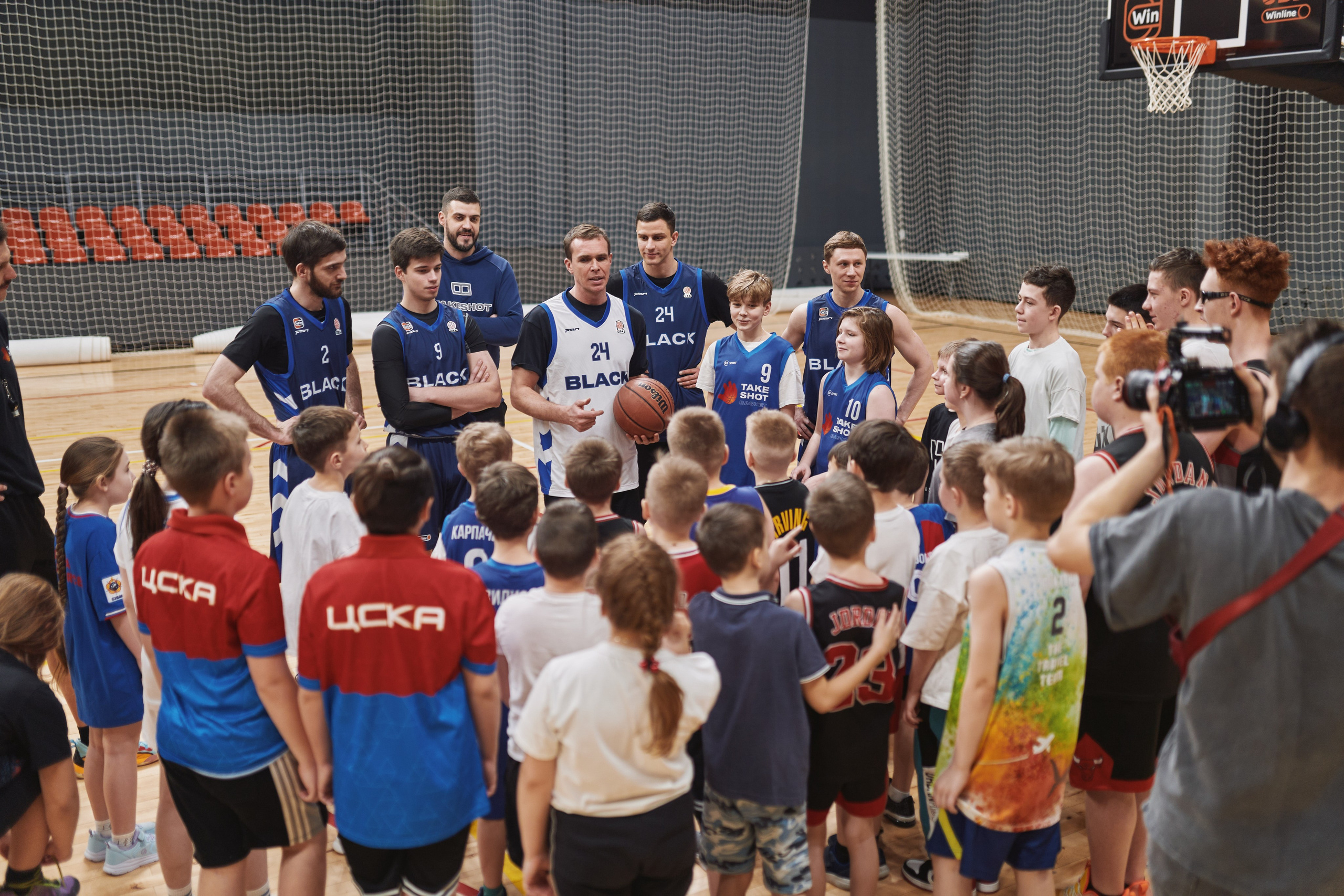 Новогодний баскетбол 2025. Детская лига. Евгений Бреча. Коммерческий и бэкстейдж фотограф в Москве