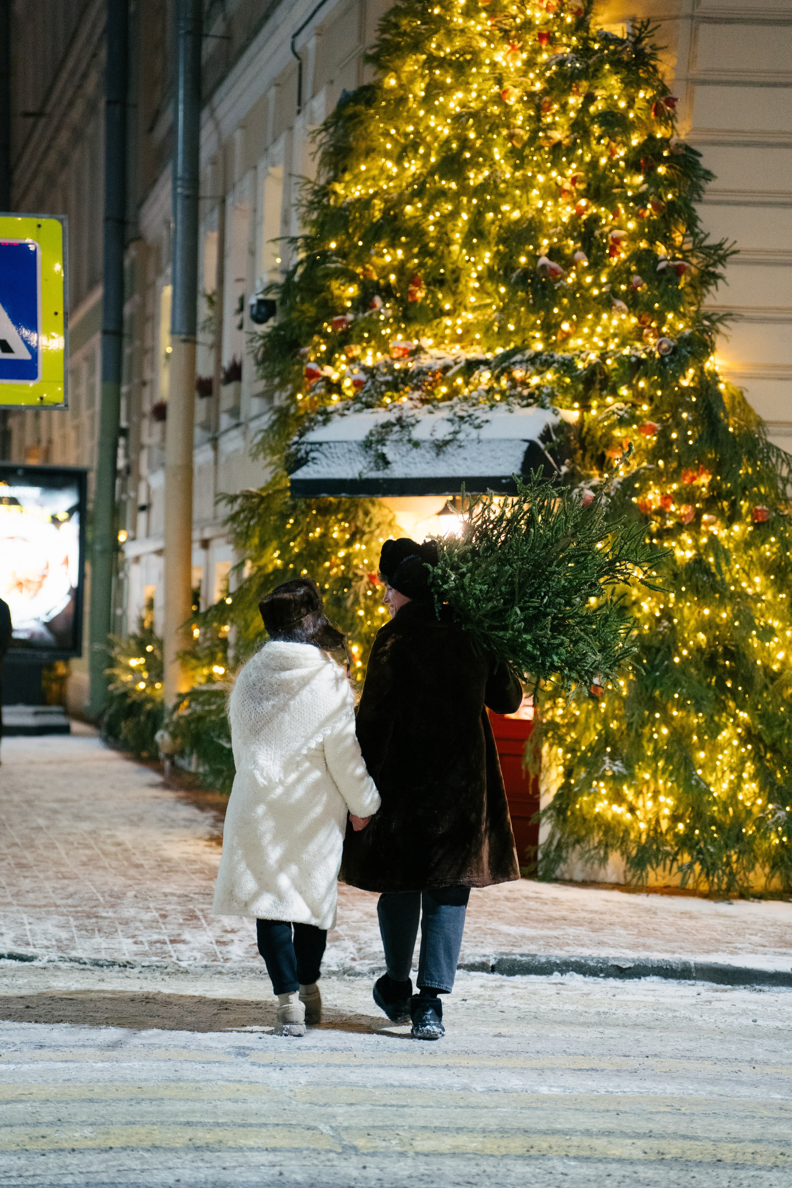 НОВОГОДНЯЯ ПРОГУЛКА ПАРЫ ПО ЧЕРНЫШЕВСКОЙ ПЕРЕД НОВЫМ ГОДОМ. Профессиональный фотограф, Санкт-Петербург — Виктория Богомолова