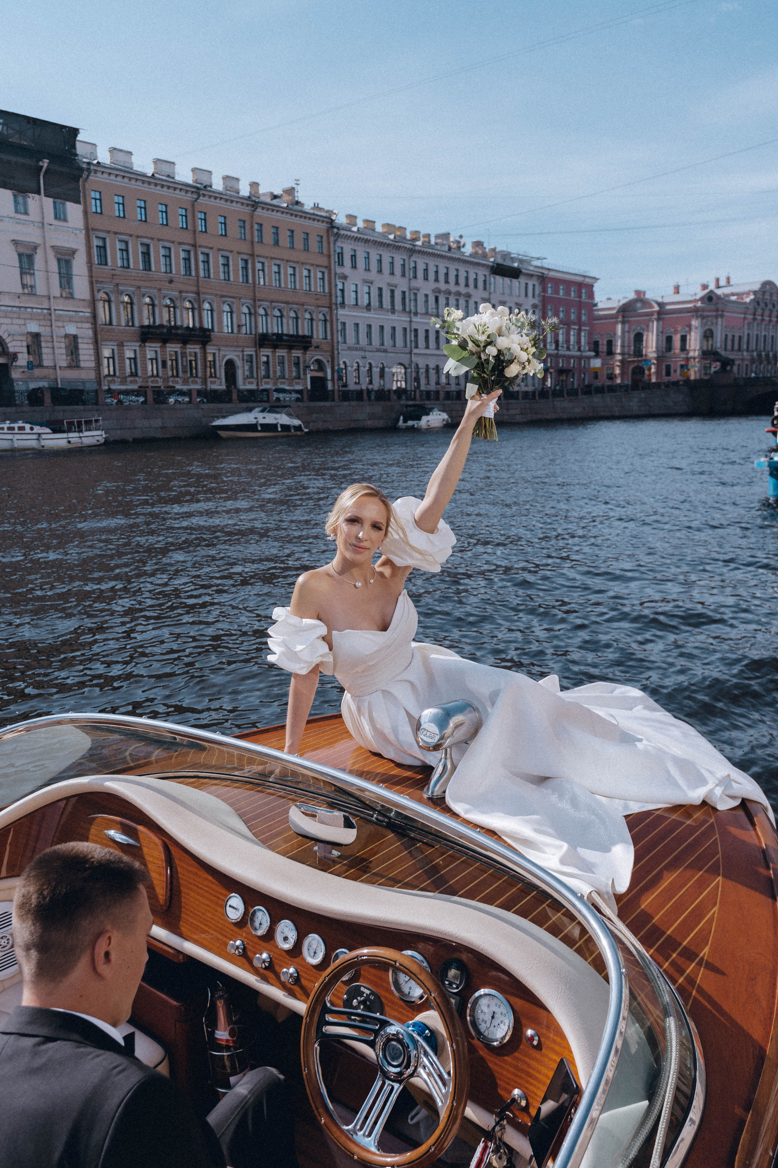СВАДЕНБНАЯ СЬЕМКА НА КАТЕРЕ ПО КАНАЛАМ САНКТ-ПЕТЕРБУРГА И В АКВАТОРИИ НЕВЫ. Профессиональный фотограф, Санкт-Петербург — Виктория Богомолова
