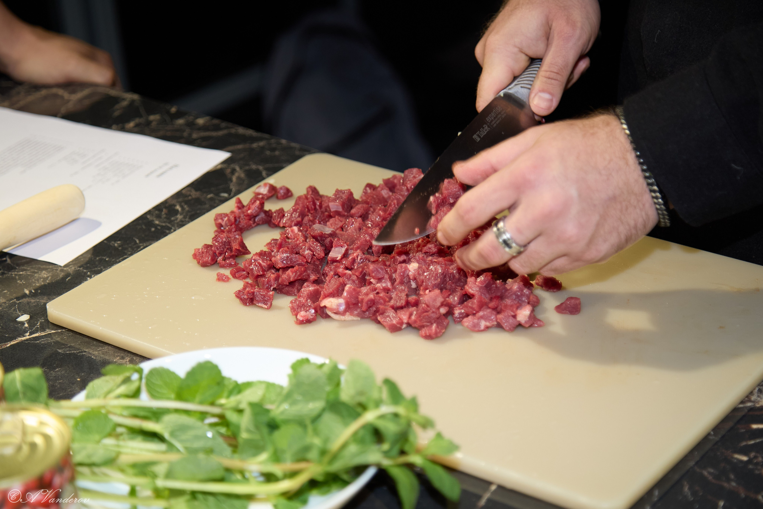 Мужские разговоры на кухне. Фотограф Омск | Александр Вандеров