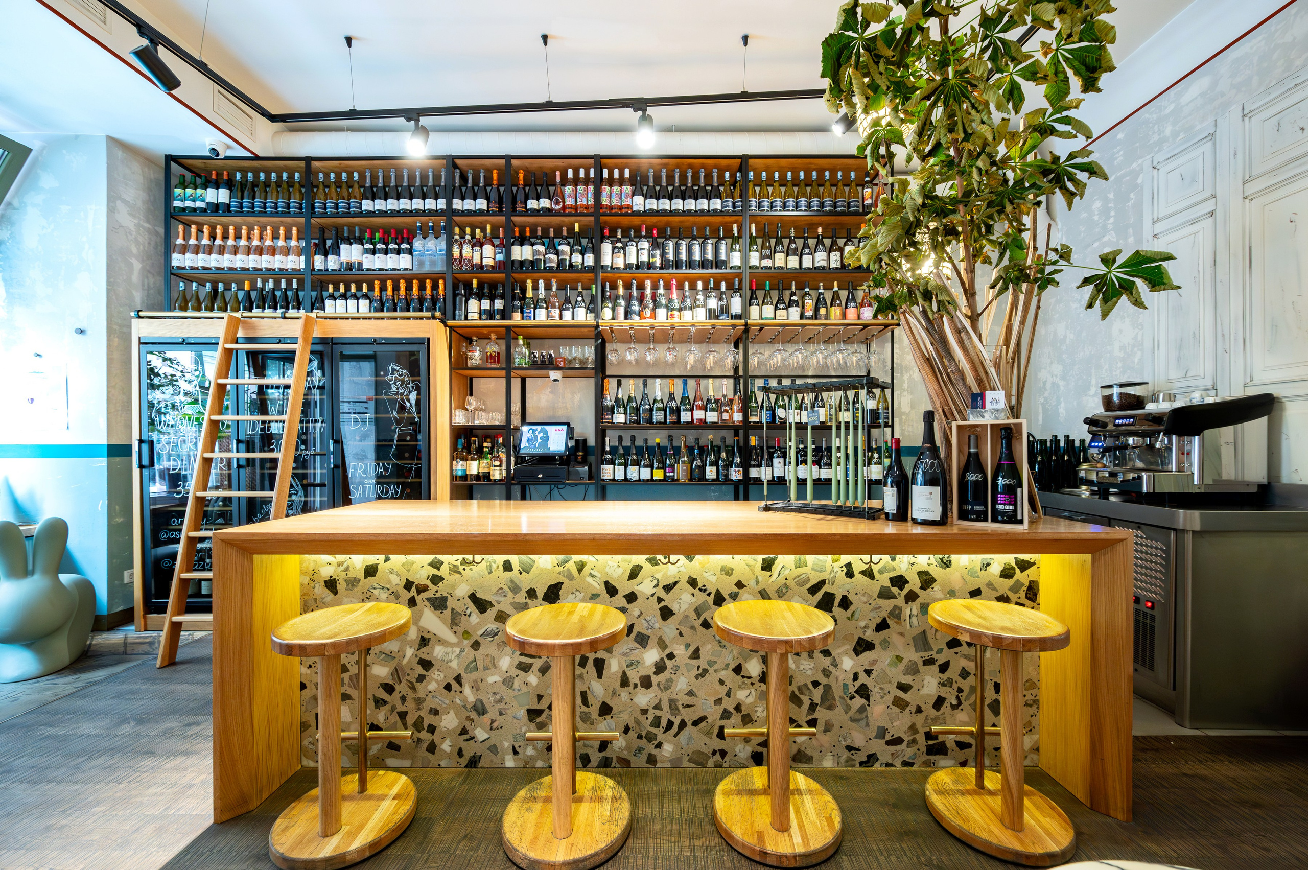 Винный бар ZAZAZU. Интерьерный фотограф. Фото- видеосъемка недвижимости Санкт-Петербург