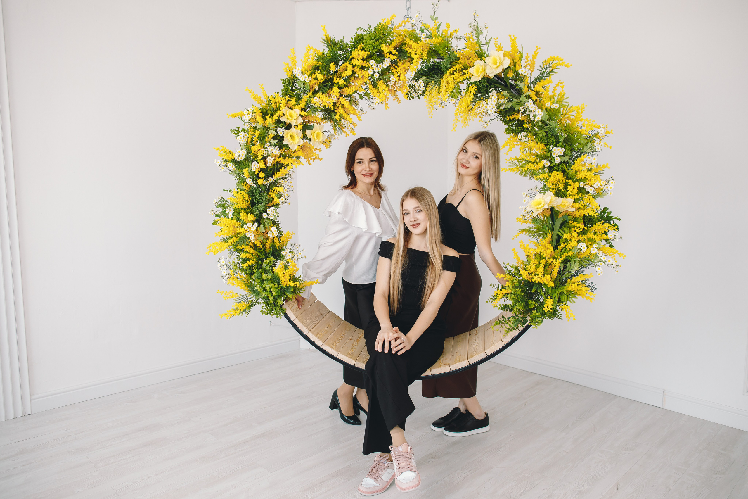 Мама и дочки. Фотограф в Абакане Николай Окунев