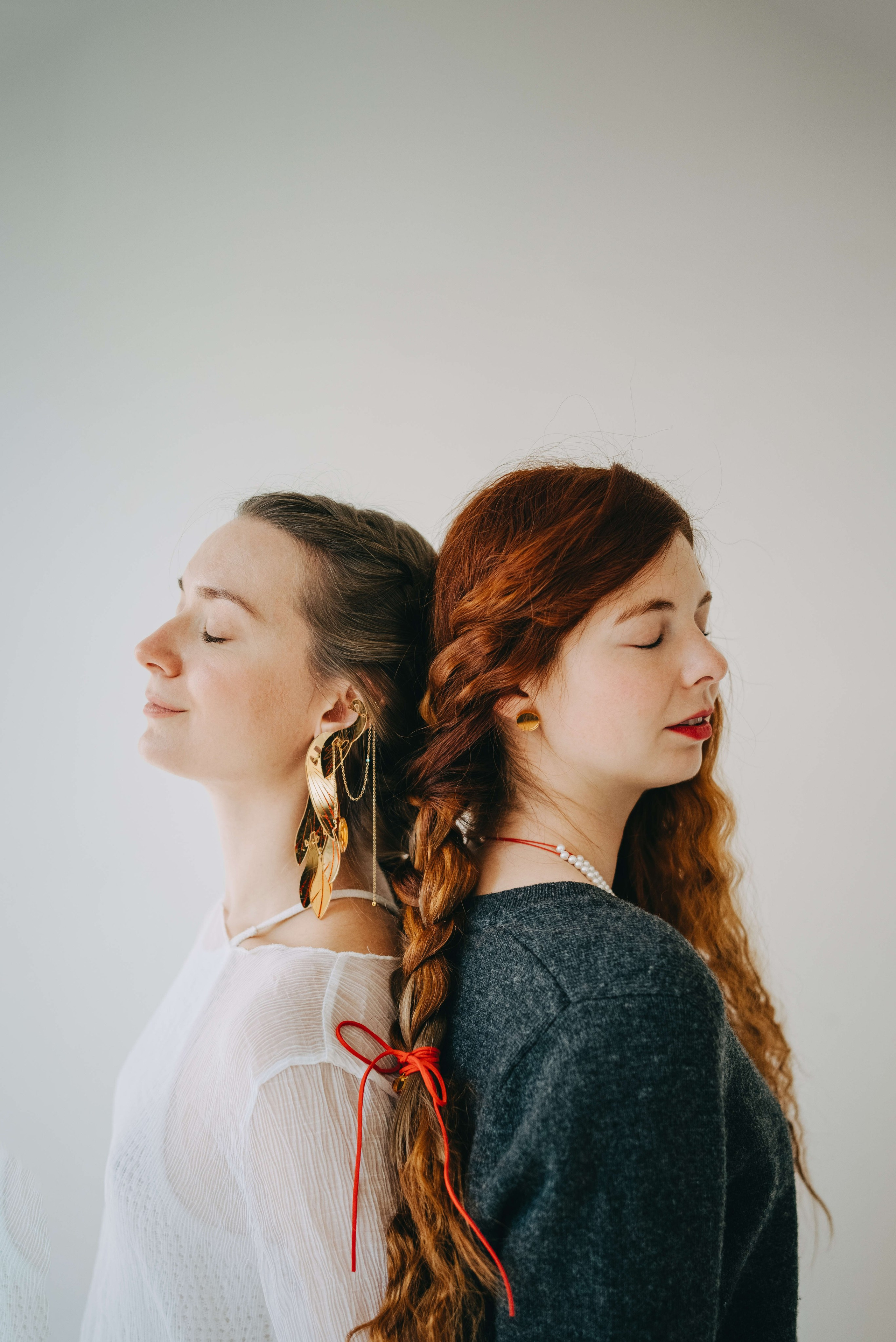 Съемка для бренда украшений в славянском стиле. Портретный и свадебный фотограф в Тбилиси • xeniqo