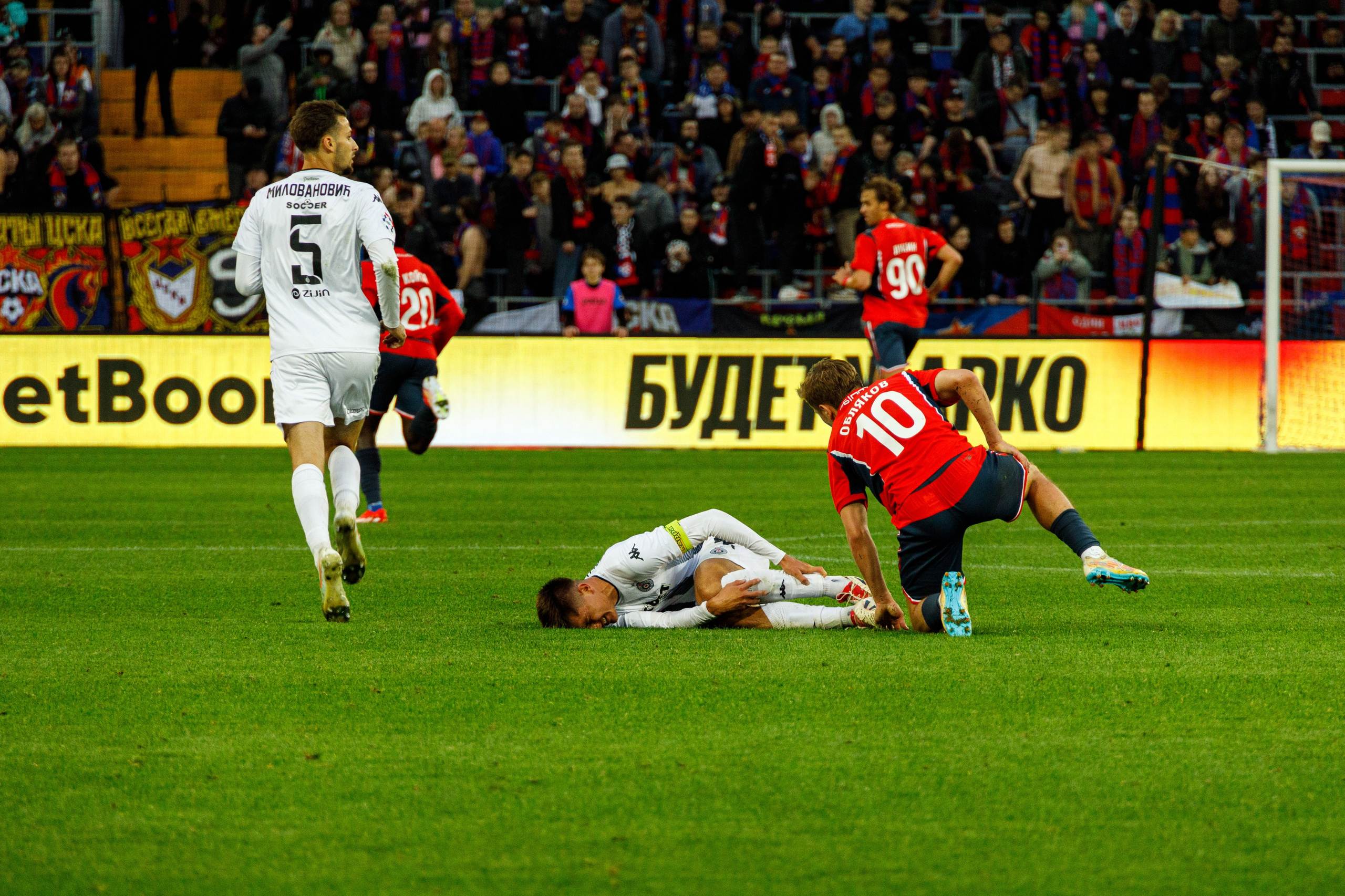ФУТБОЛ: ЦСКА — ПАРТИЗАН. Фотограф Павел Подшивалов