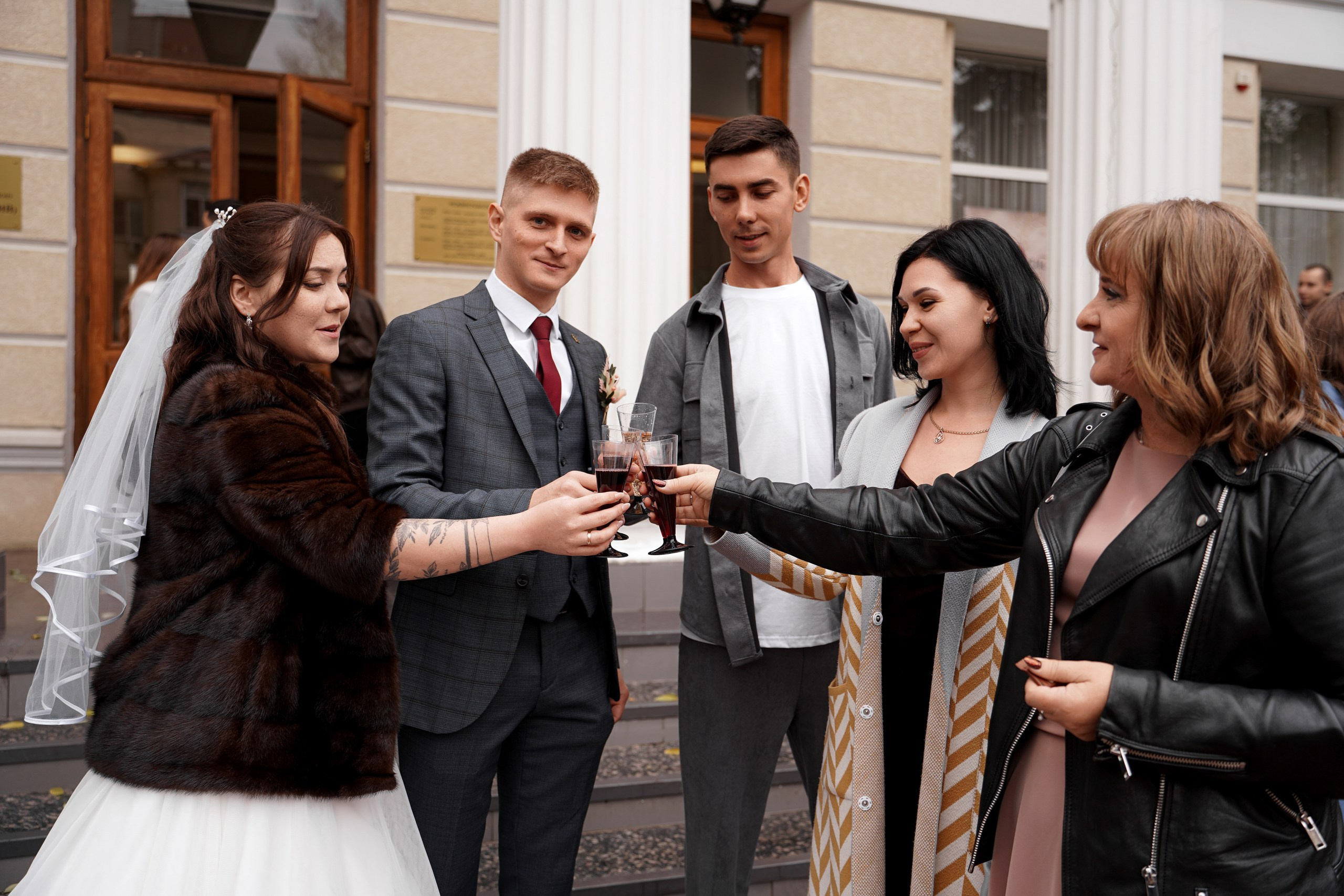 Свадебная фотосессия в Кировском ЗАГСе в Ростове-на-Дону. Фотограф Алёна Чёботова. Свадебный фотограф в Ростове-на-Дону. Таинство Крещения и Венчания, семейные фотосессии. Алёна Чёботова