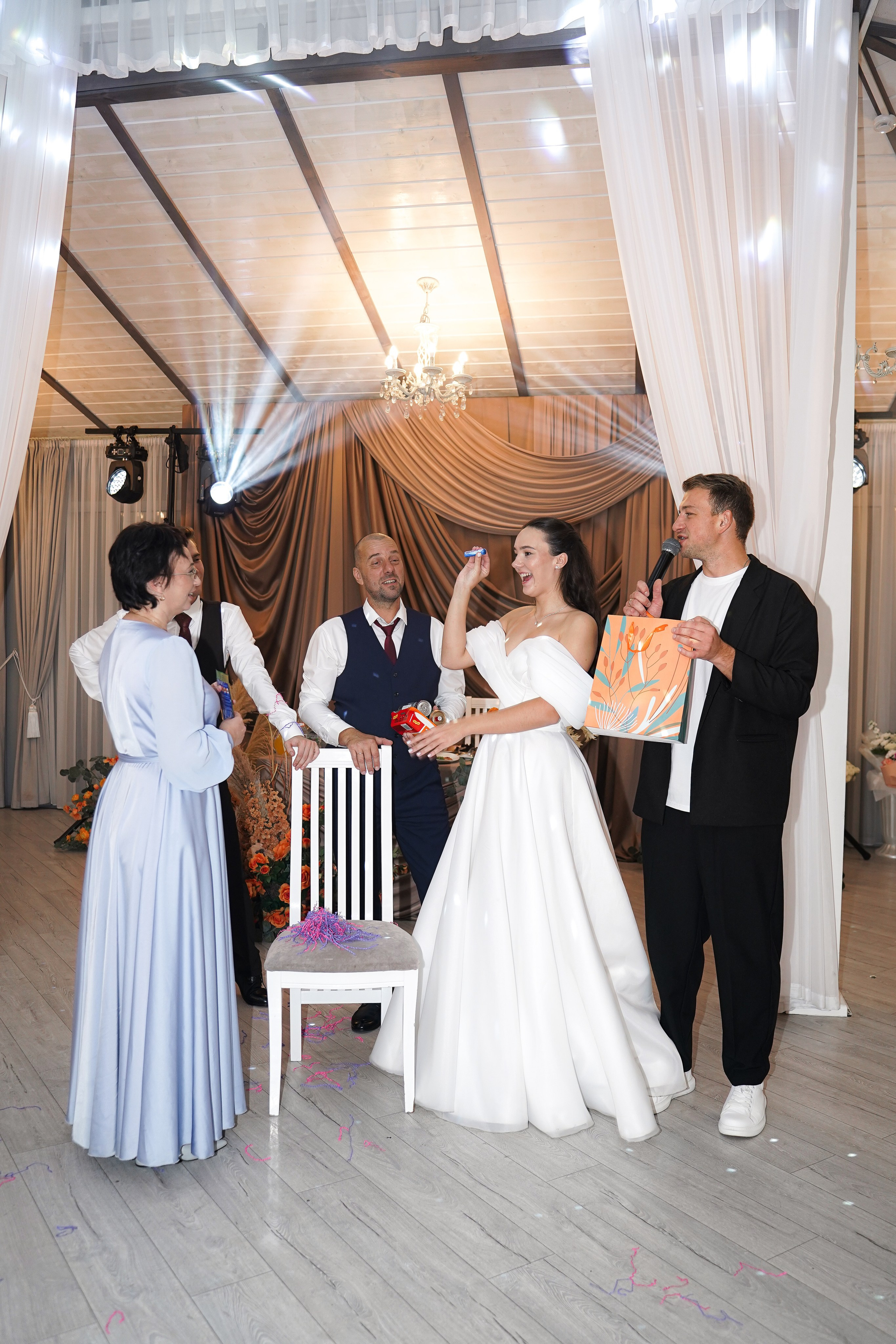 Свадебный банкет в беседке. Свадебный фотограф в Ростове-на-Дону. Таинство Крещения и Венчания, семейные фотосессии. Алёна Чёботова