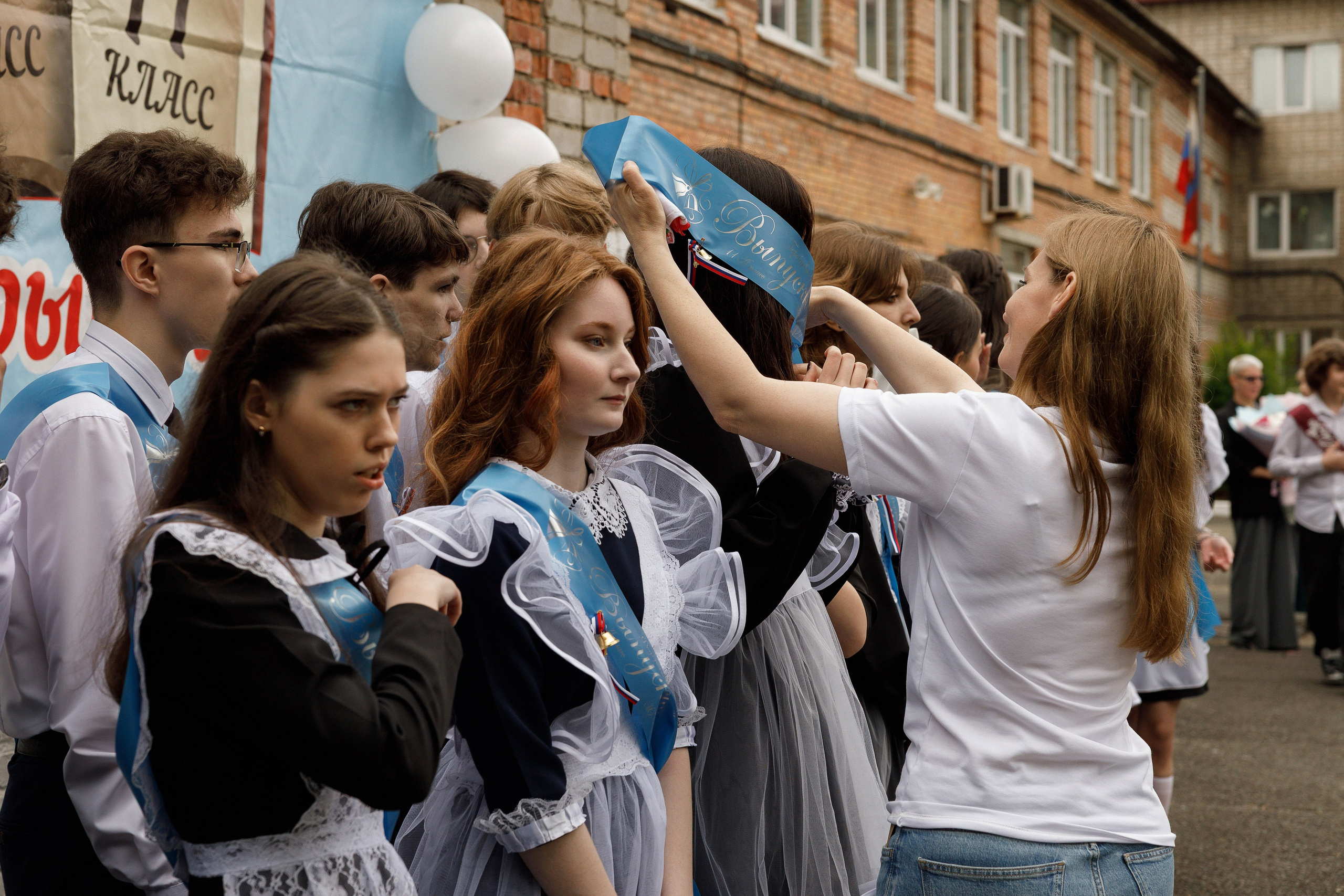 Последний звонок Гимназия Артем. Photoalbum-vl.ru