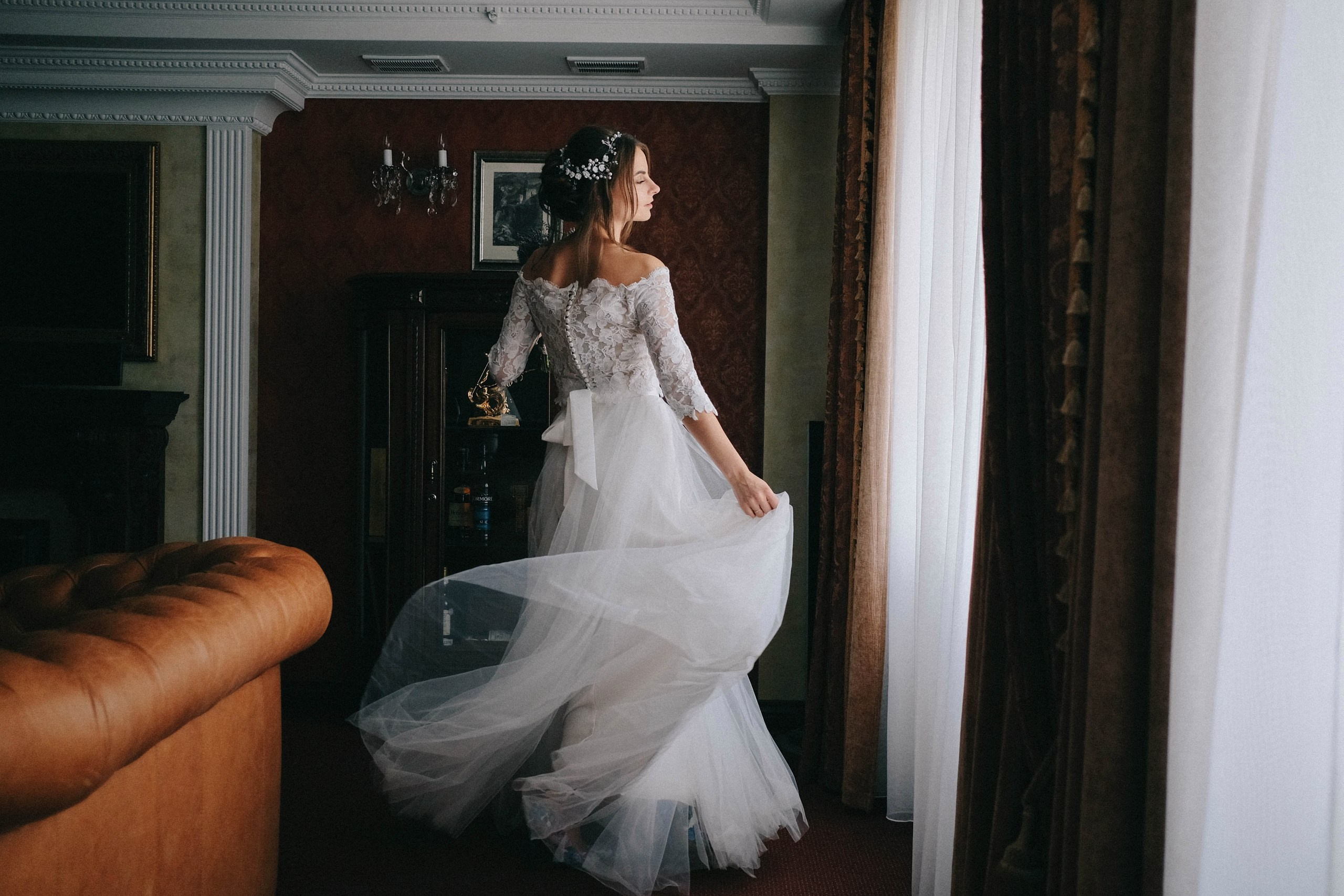 Невеста в движении, динамичная свадебная съемка Новосибирск