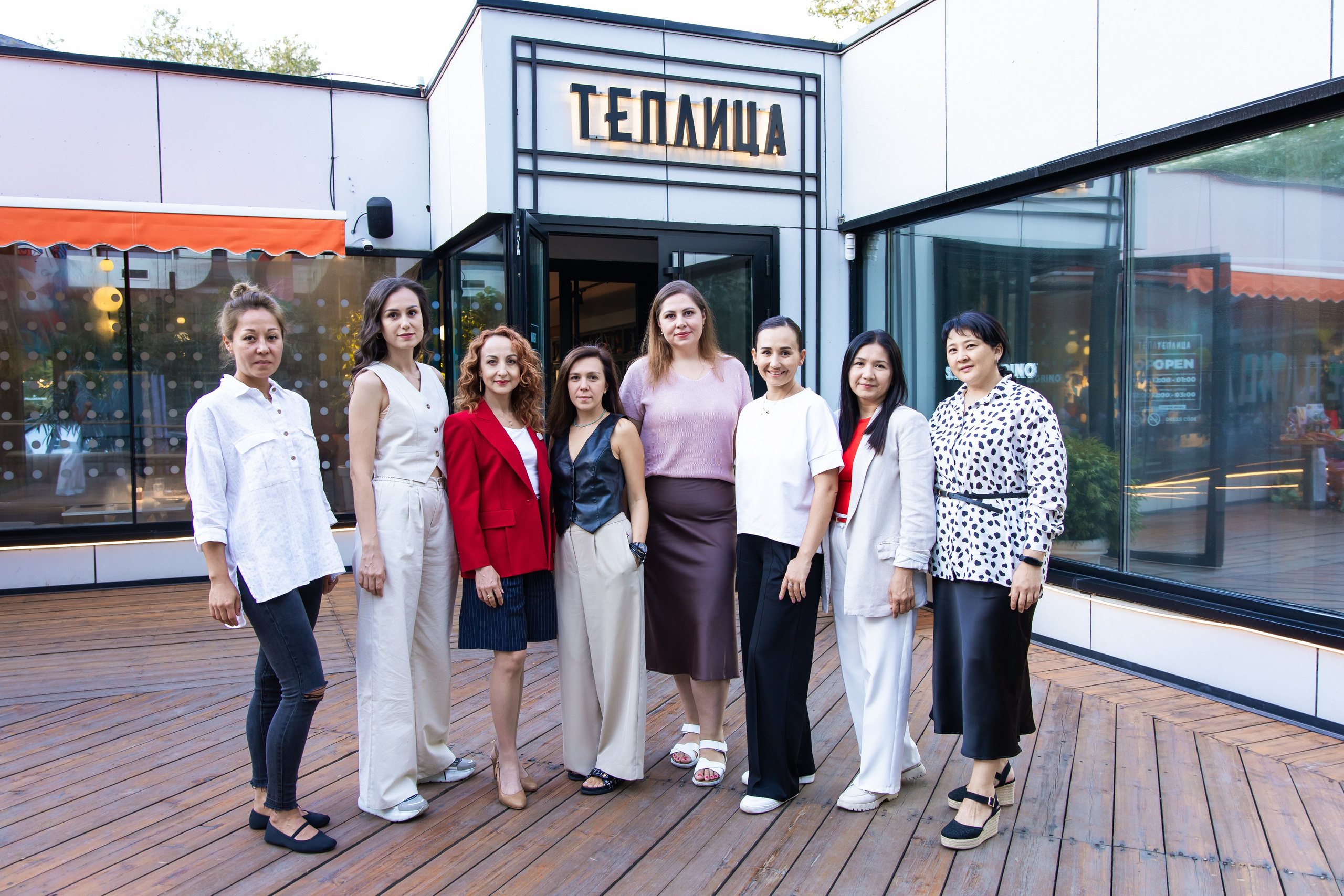 Couch. Свадебный и студийный фотограф в Алматы Ильяс Кырбаев