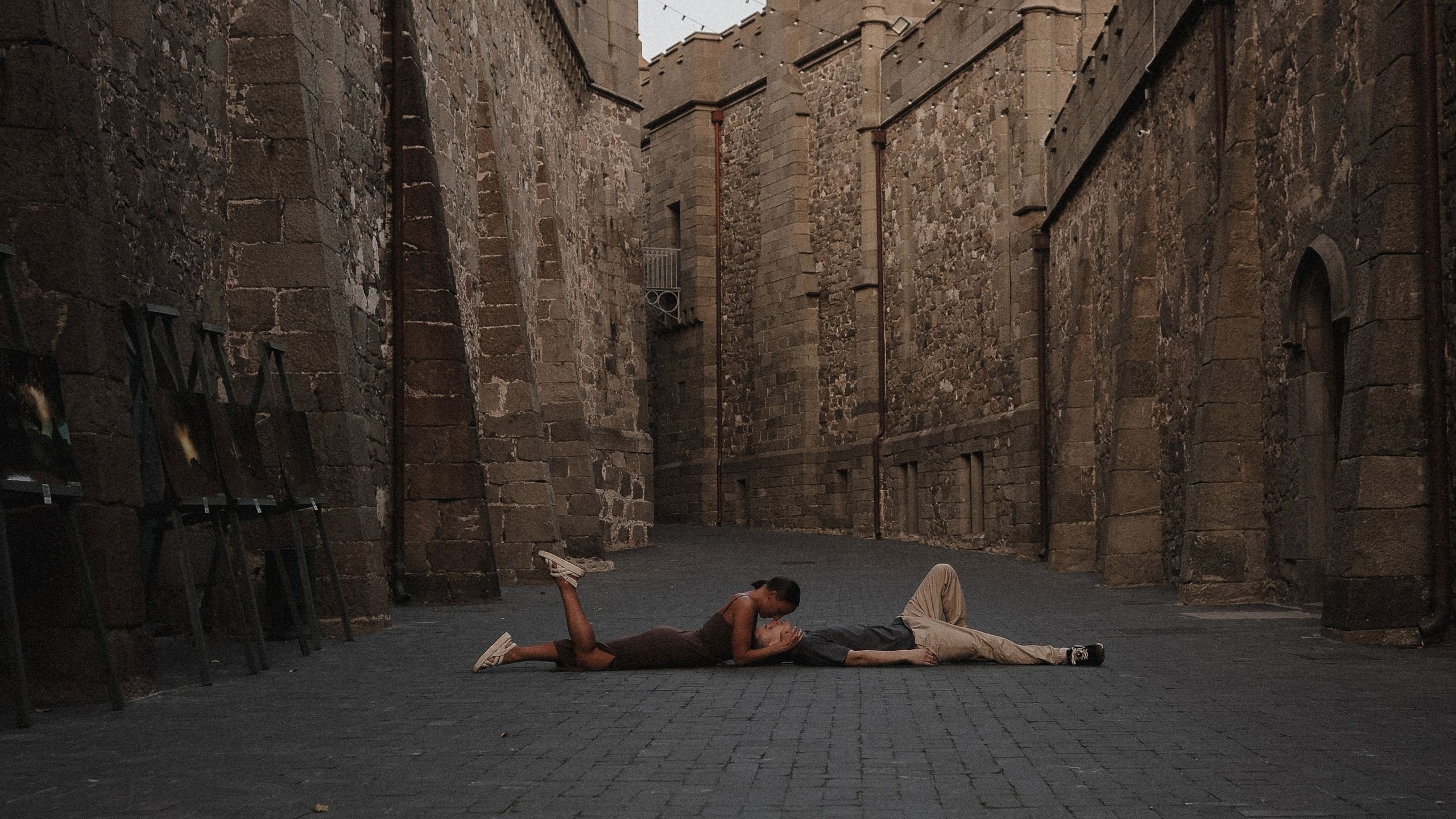 Прогулка пары в Воронцовском дворце. Алупка