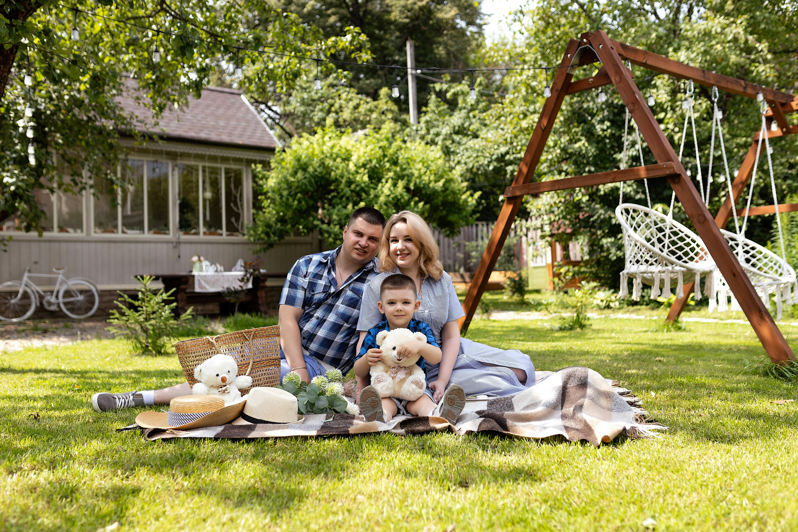 Семейная фотосессия на фотодаче в Купавне. Фотограф в Железнодорожном и Балашихе