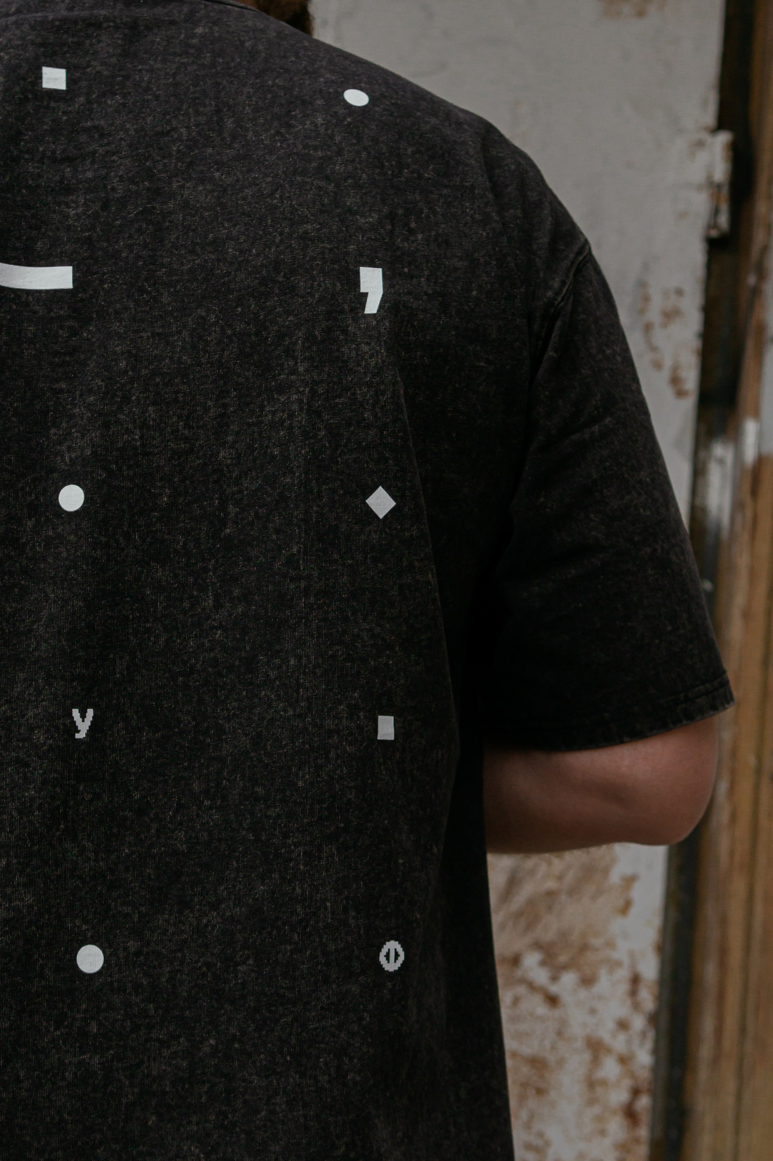 Съемка мерча БЛТ* Semiotica в городе. Фотограф-анималист Ксения Воробьева, Москва