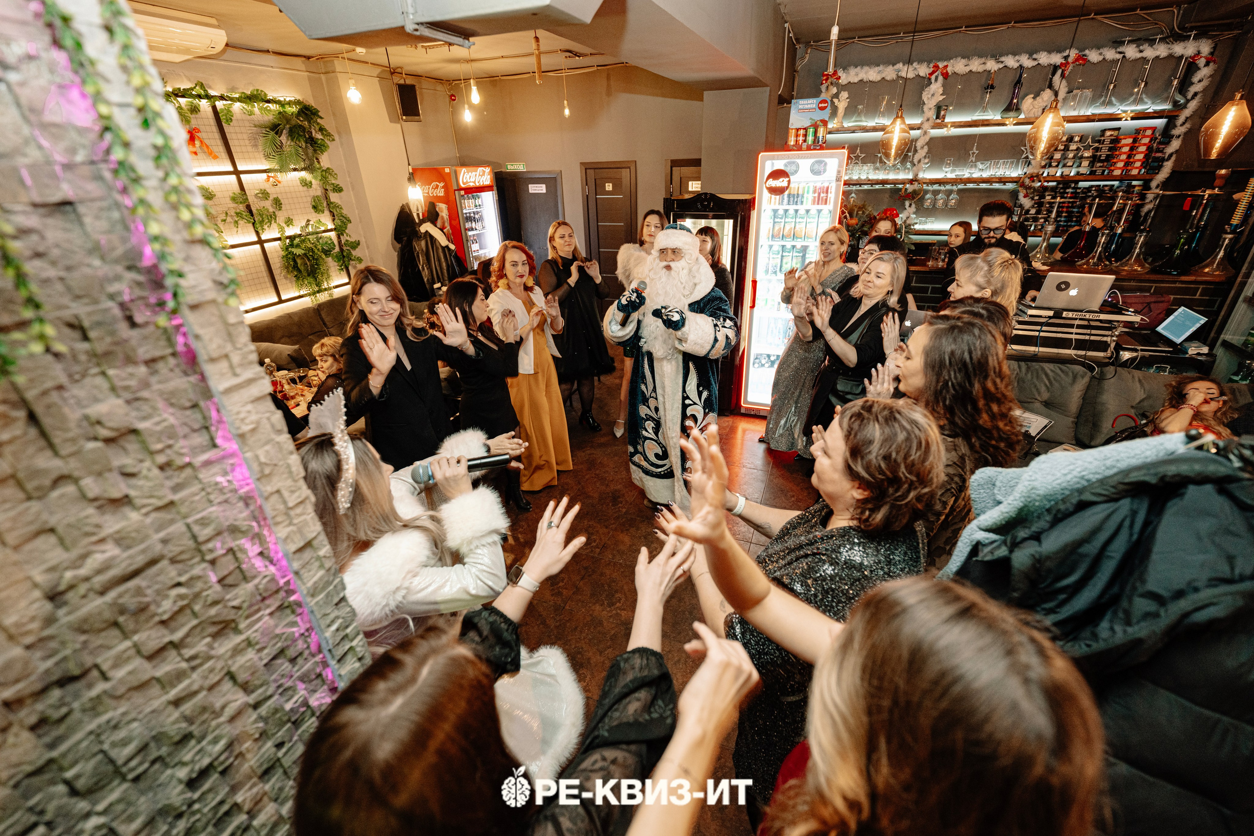 Реквизит — квиз в Зеленодольске и Волжске ZR cafe. Свадебный фотограф в Казани, и Зеленодольске Радик Мухаметов