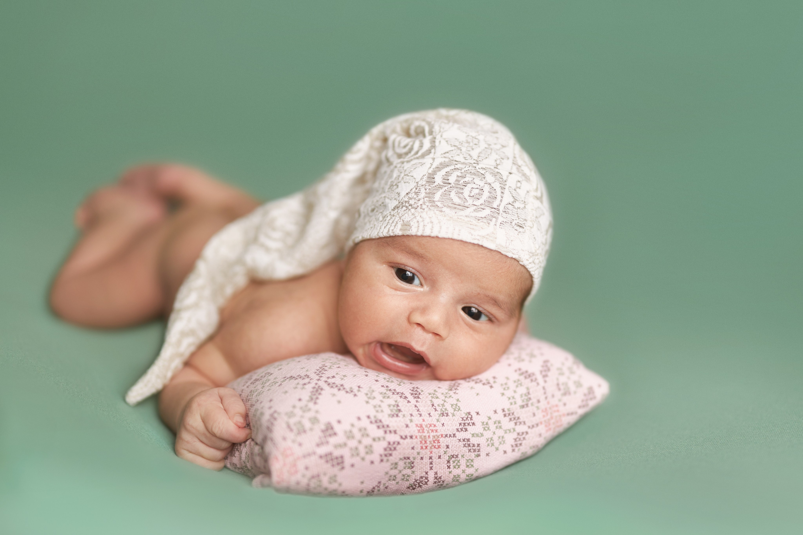 Ньюборн фотосессии в Старом Осколе. Фотостудия для новорожденных в Старом Осколе Гильфановых Юрия и Ольги