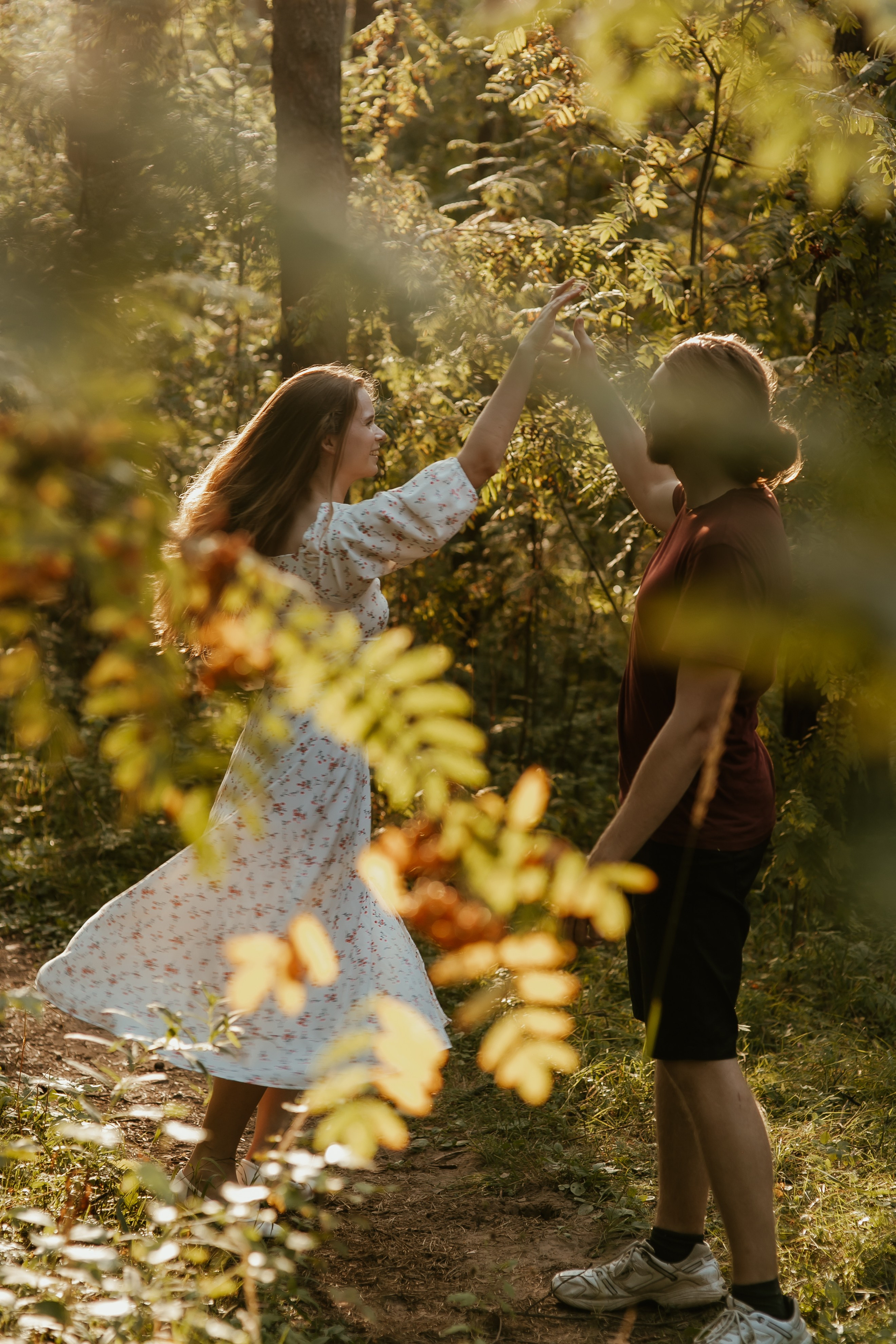 Атмосферная съемка Маши и Лёши в лесу наедине с природой. Свадебный и репортажный фотограф в Ярославле и Санкт-Петербурге Роман Микрюков