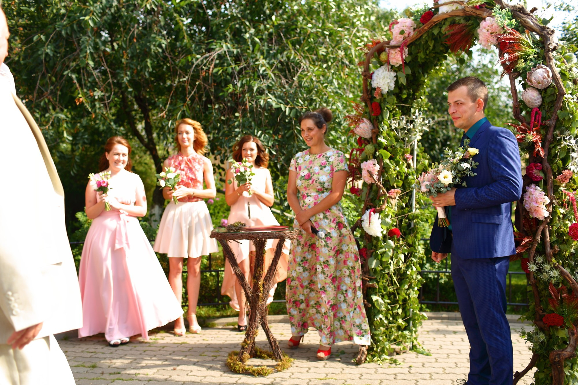 Выездная регистрация в красивом месте в Ярославле. Свадебный и репортажный фотограф в Ярославле и Санкт-Петербурге Роман Микрюков