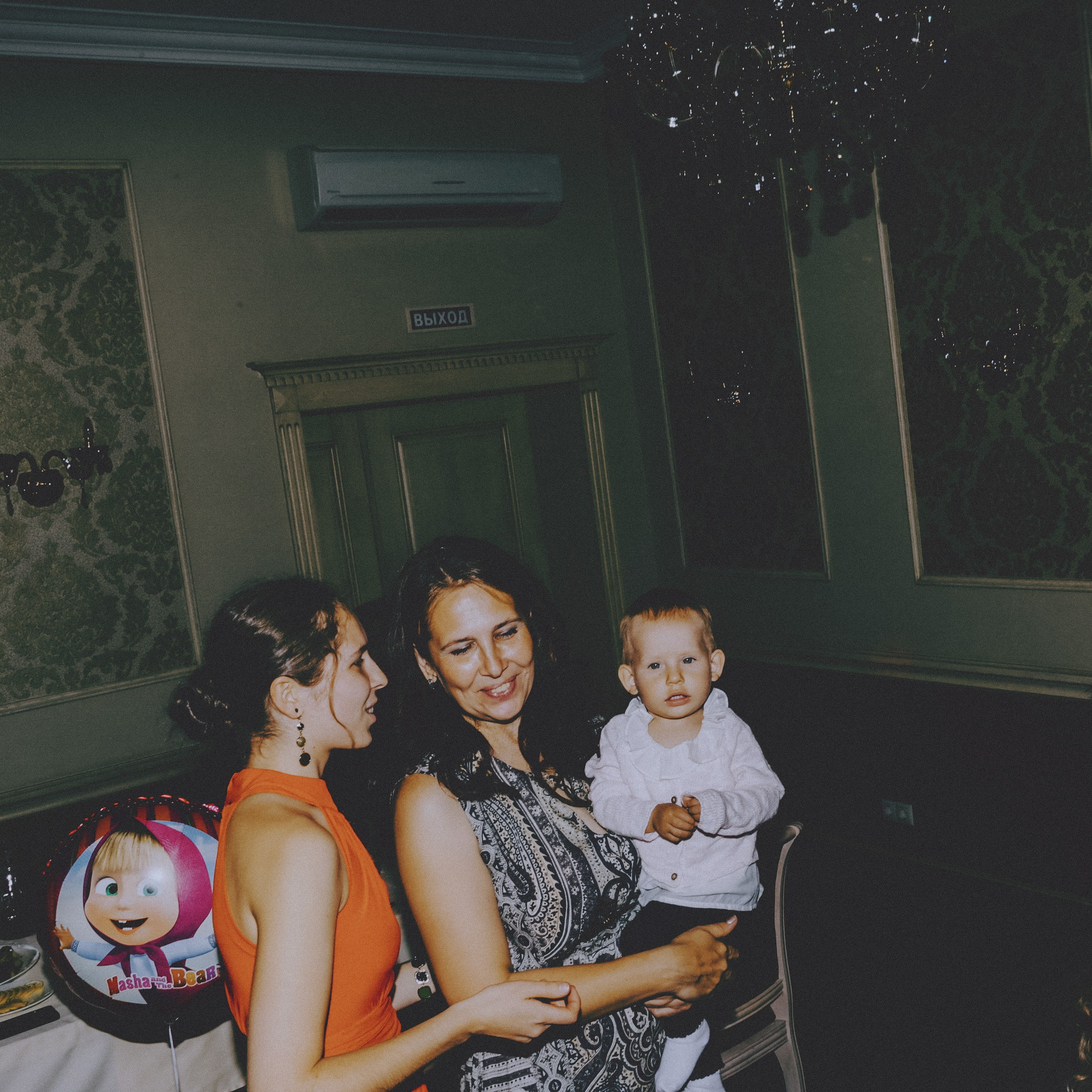 Солнце, яблоки и лодка. Фотограф Серафим Крюков