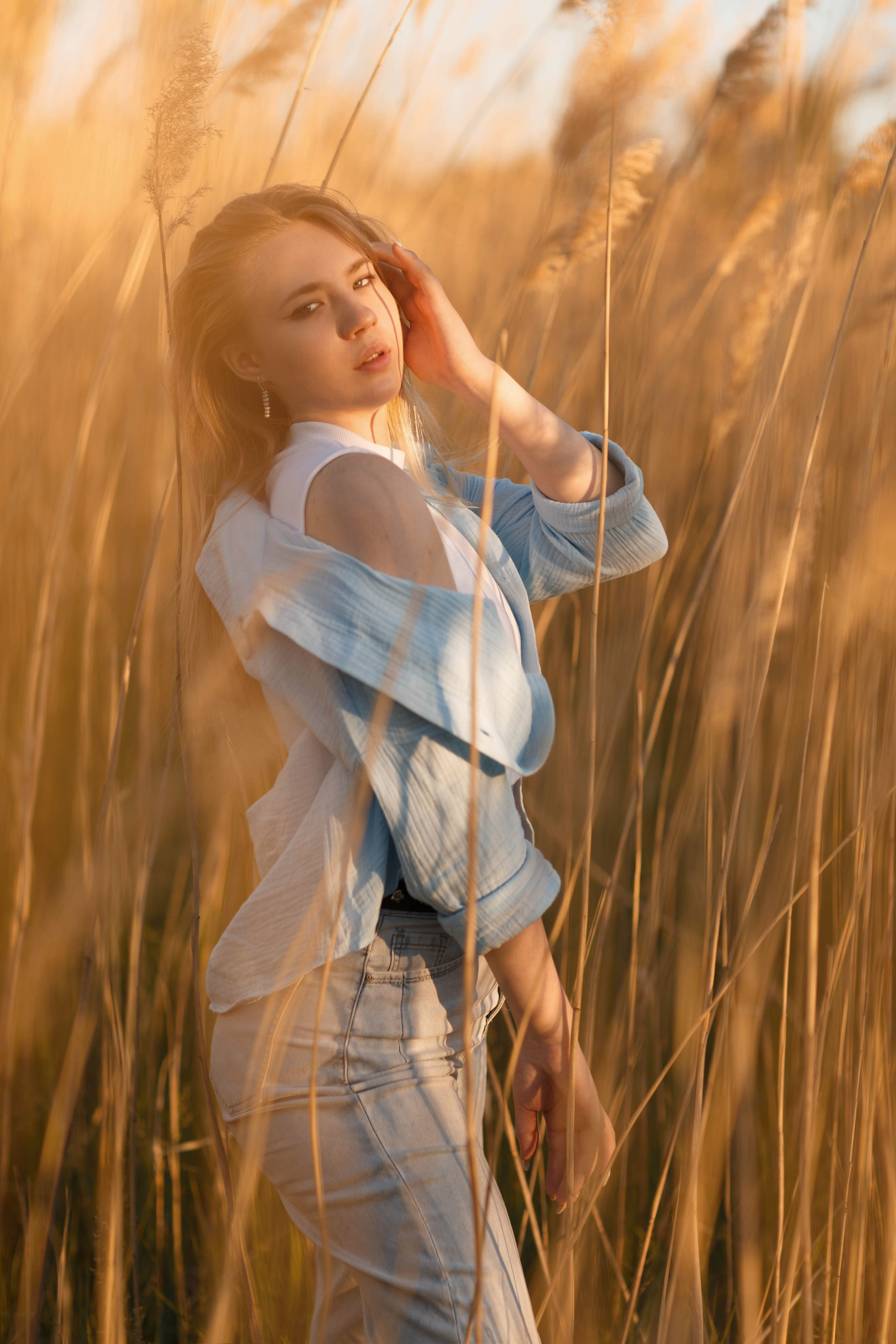 Лиза в поле. Свадебный, предметный и портретный фотограф в Волгограде