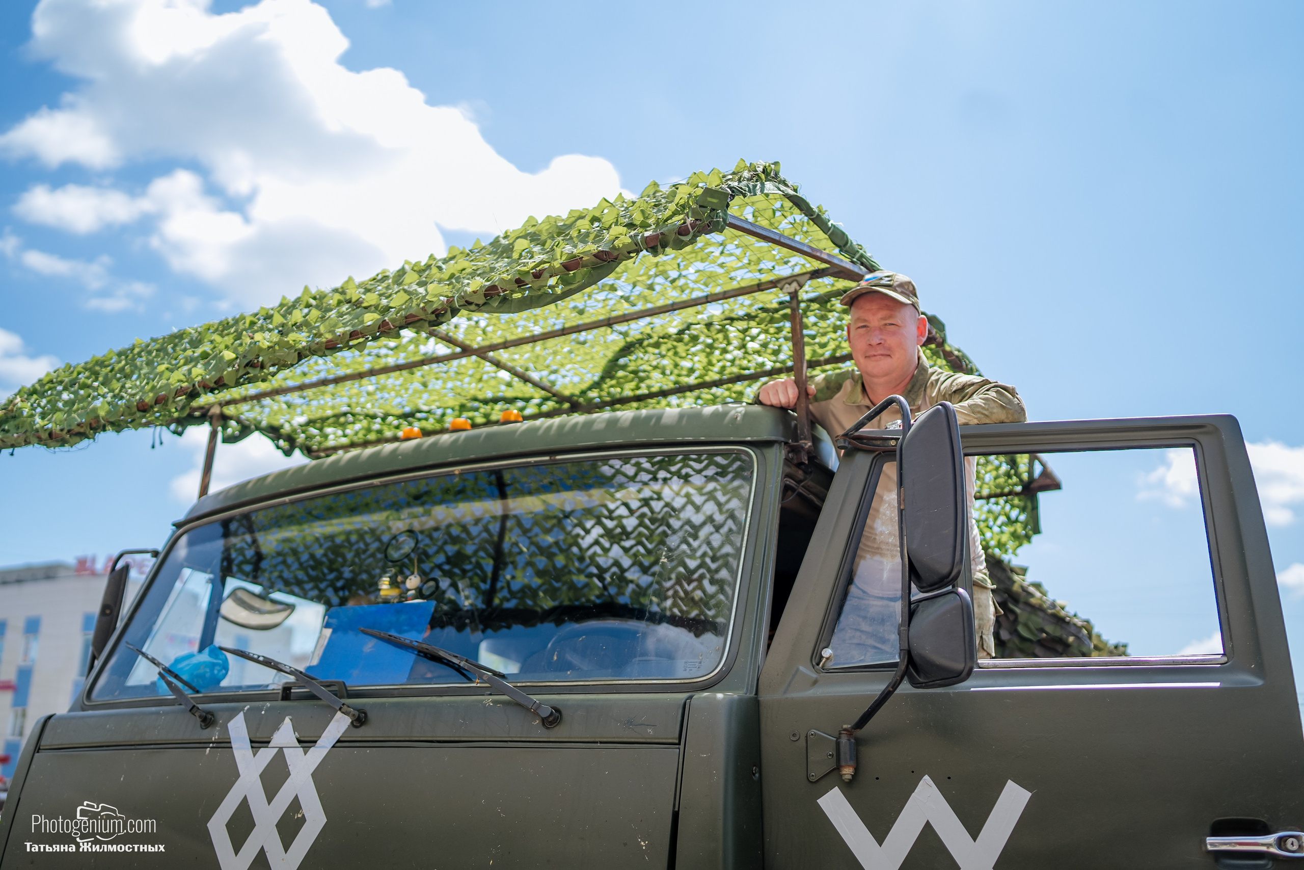 8 июня «Патриоты из Курска» сбор гуманитарной помощи у кинотеатра «Родина». Фотограф Нижний Новгород Татьяна Кейод