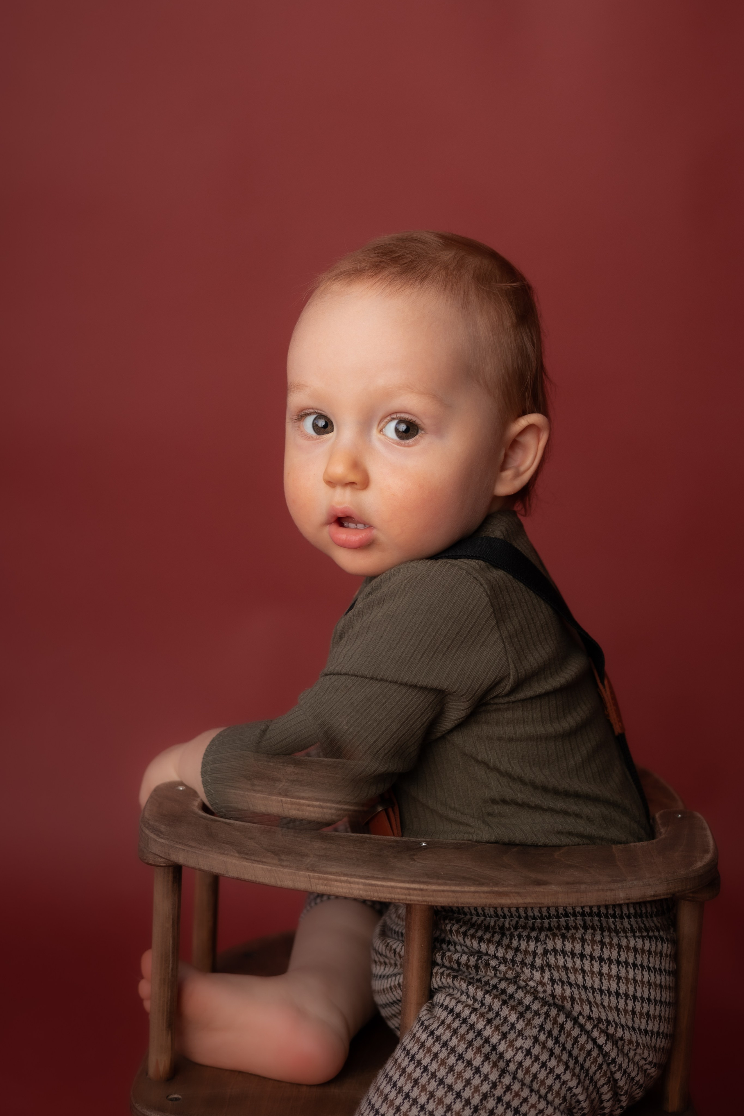 От 9 месяцев  - Фотограф новорожденных: магия детства в каждом снимке. Фотограф новорожденных: волшебные моменты первых дней жизни