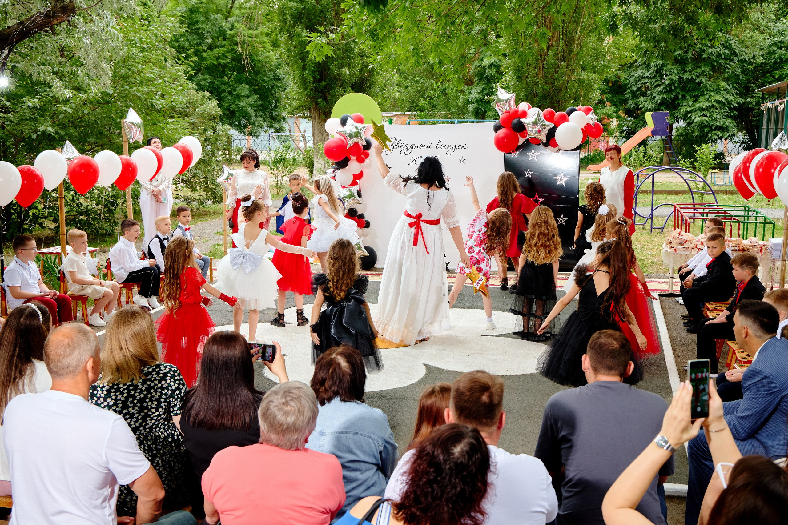 Выпускной 45 сад. Фотограф Выпускные альбомы Таганрог Сергей Коробченко