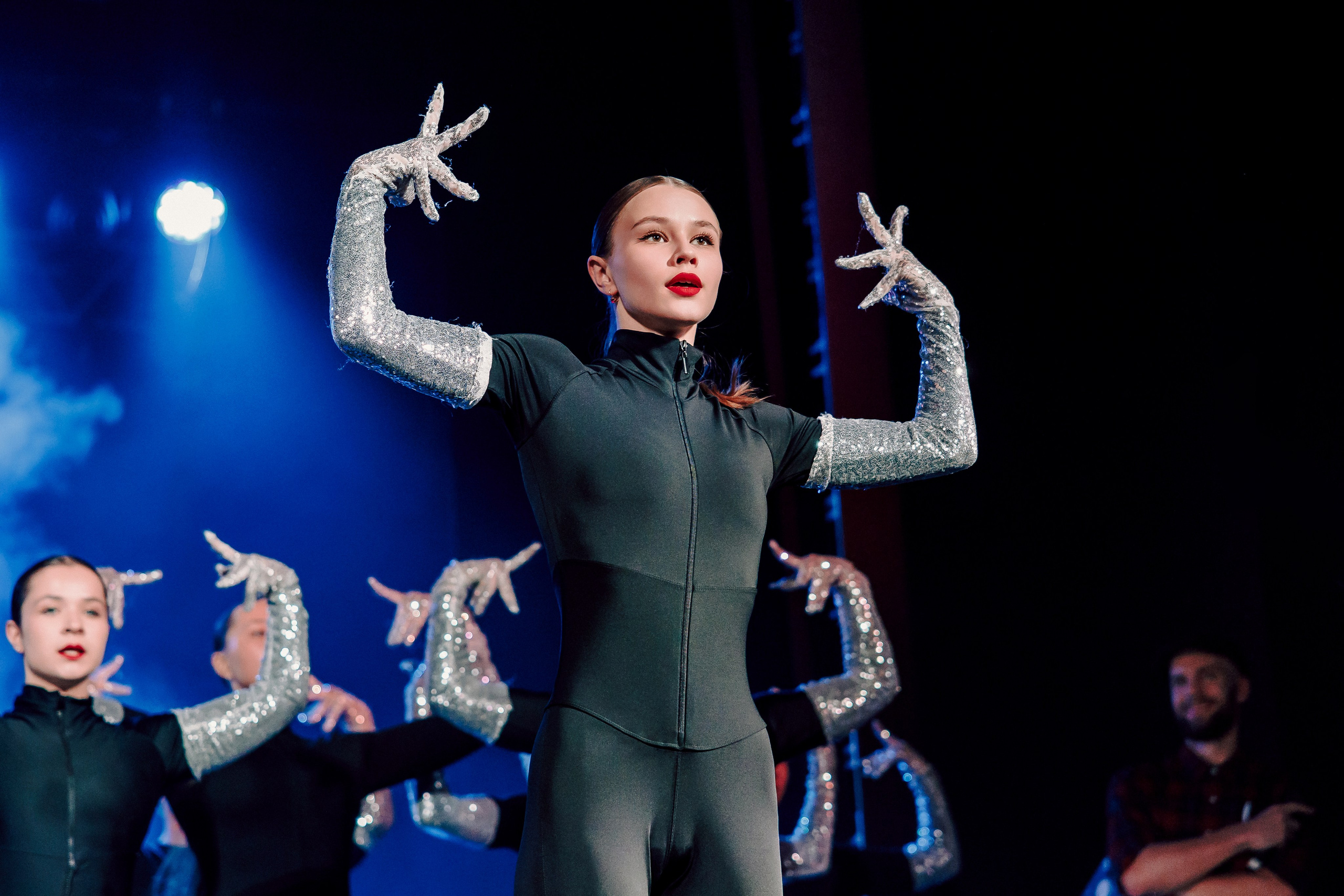 Отчётный концерт танцевальной школы «Red Rabbits» 2025. Лёшка Варзегов — фотограф