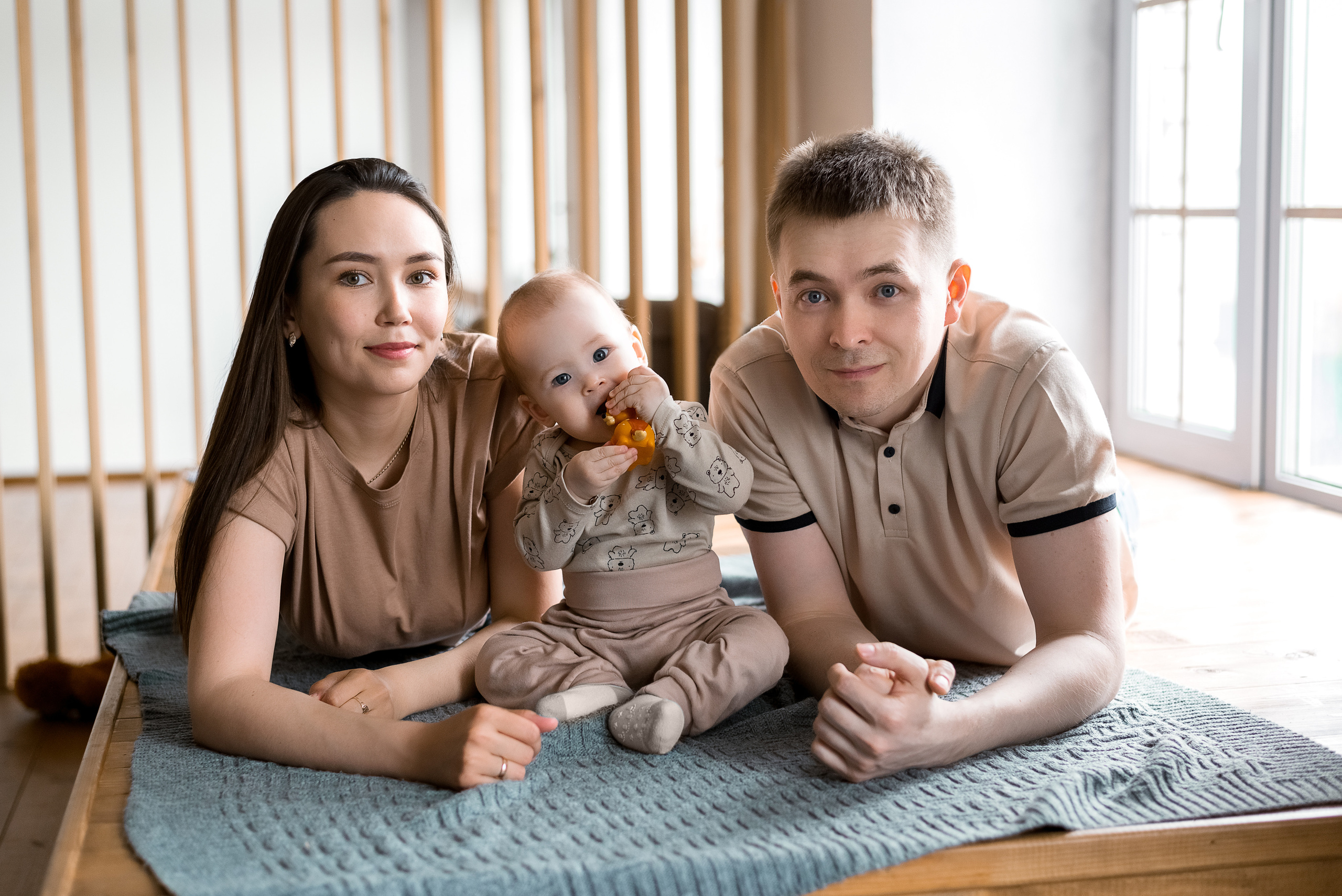 Семейная съемка в студии папа мама и малыш. Детский и семейный фотограф в Йошкар-Оле Светлана Кропочева