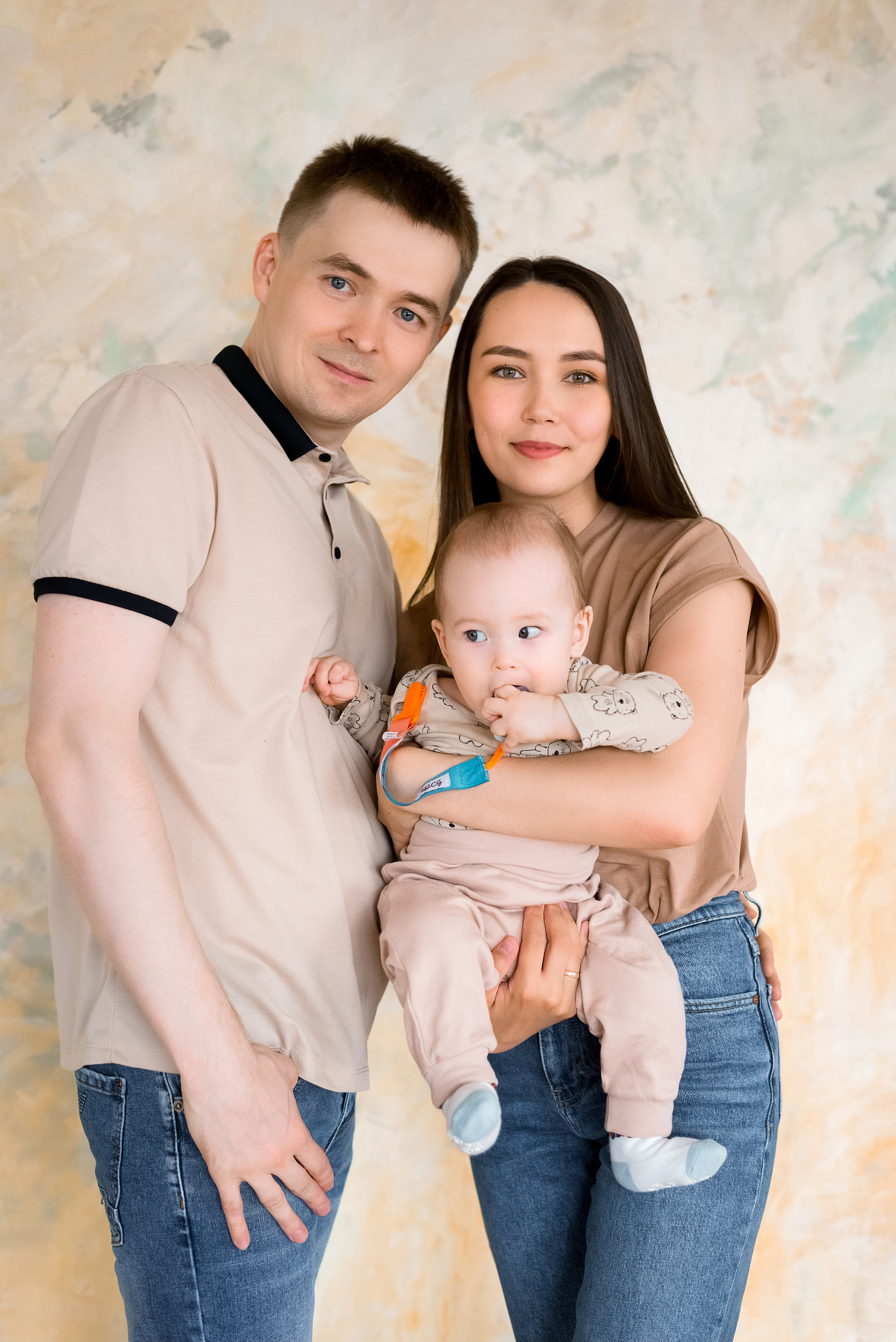 Семейная съемка в студии папа мама и малыш. Детский и семейный фотограф в Йошкар-Оле Светлана Кропочева