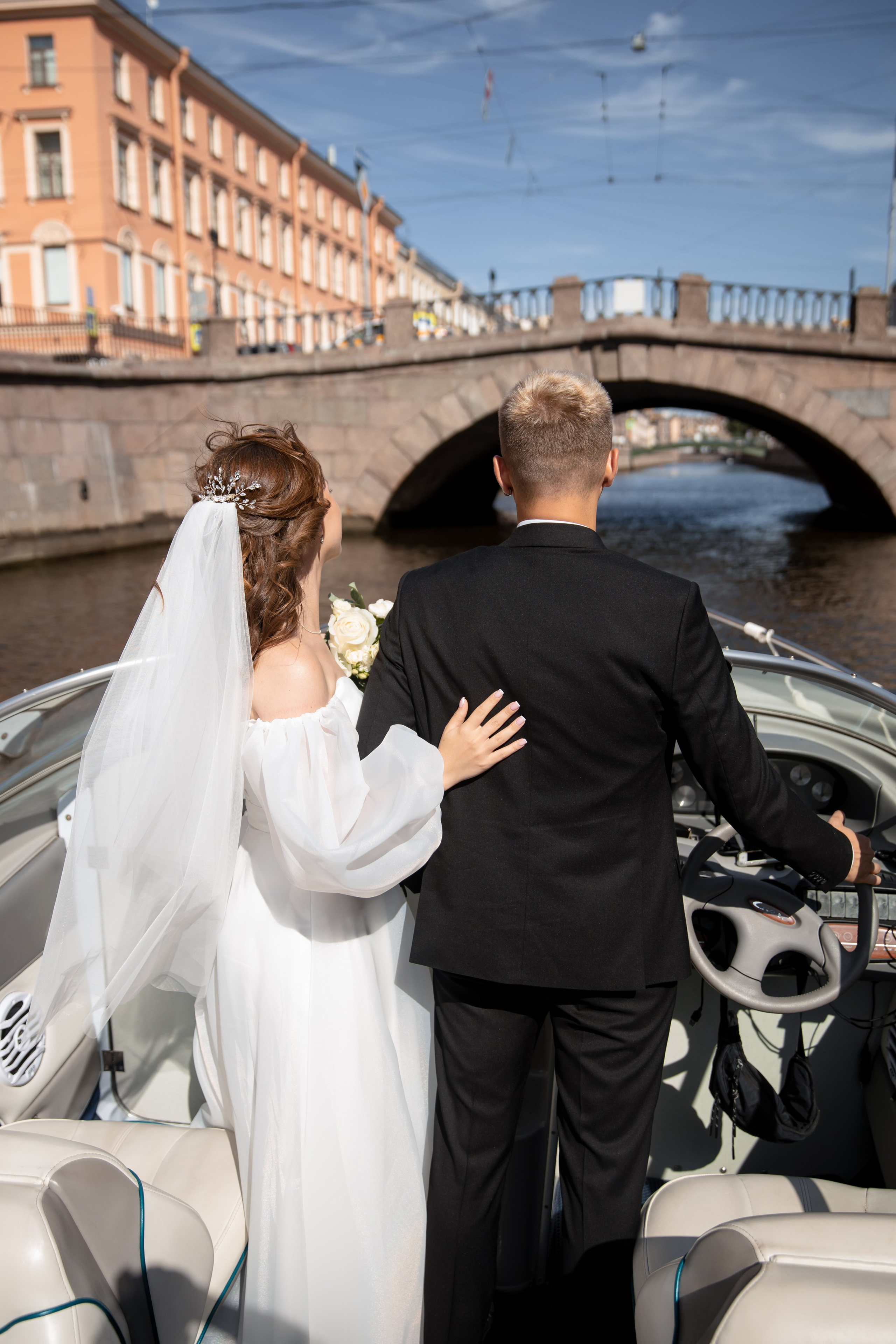 Валерия и Илья / Прогулка на катере. Свадебный и семейный фотограф в Москве Диана Левченко