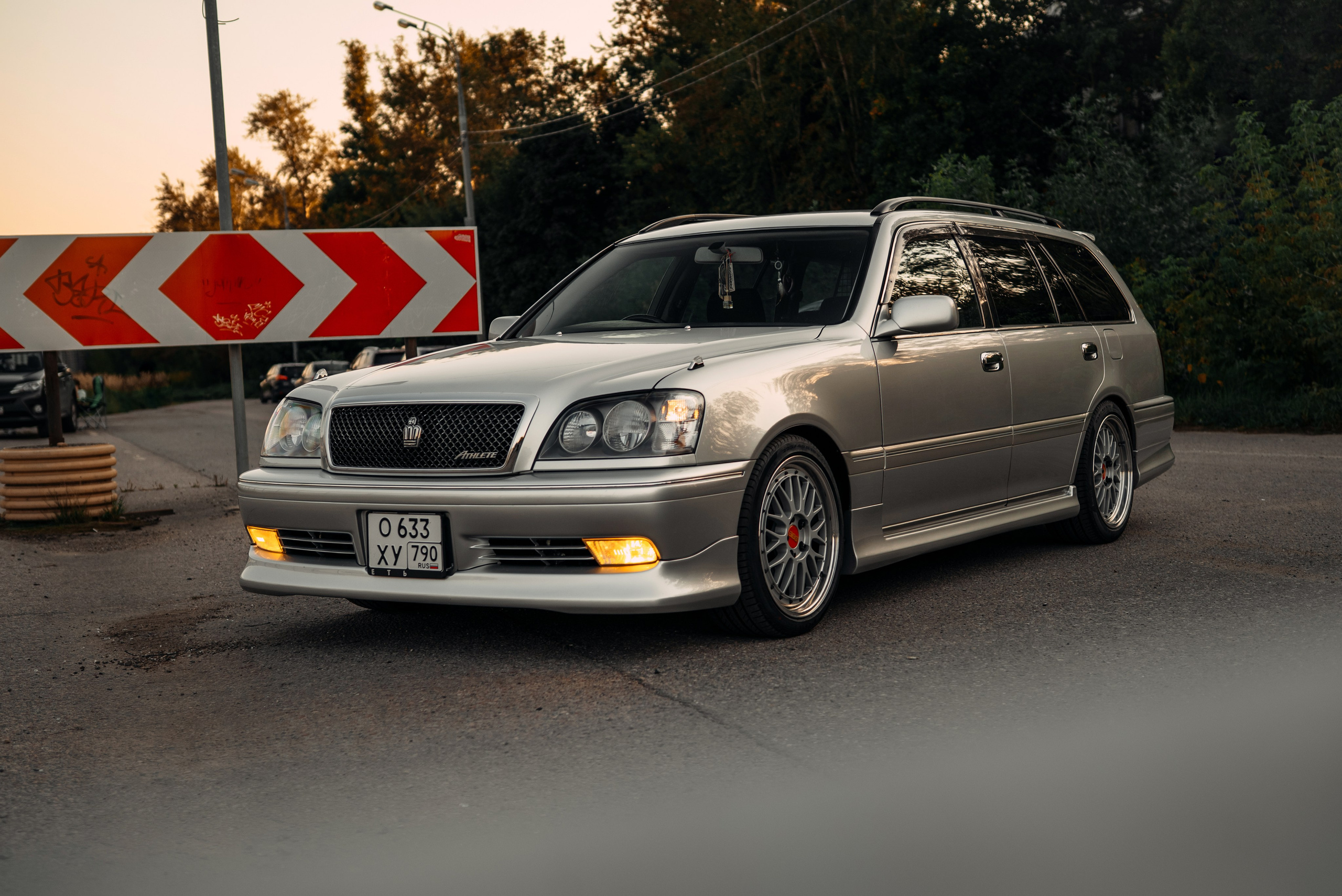 Toyota Crown Estate Athlete V JZS171W. DeLorein