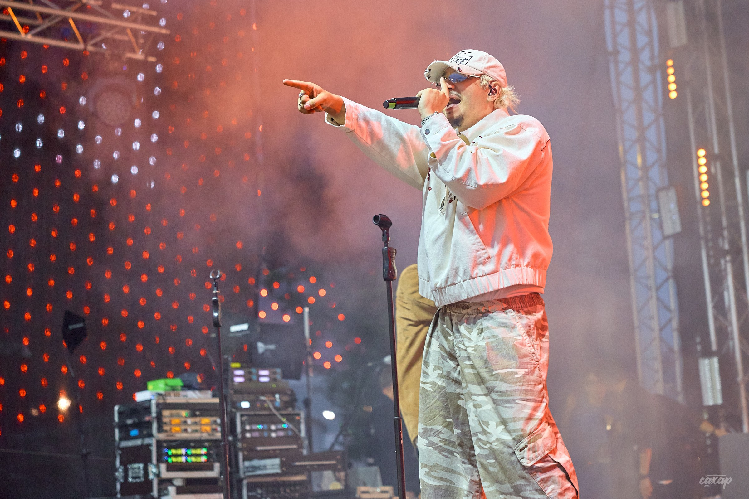 Sqwoz Bab. Профессиональный фотограф в Екатеринбурге Юра Сахар