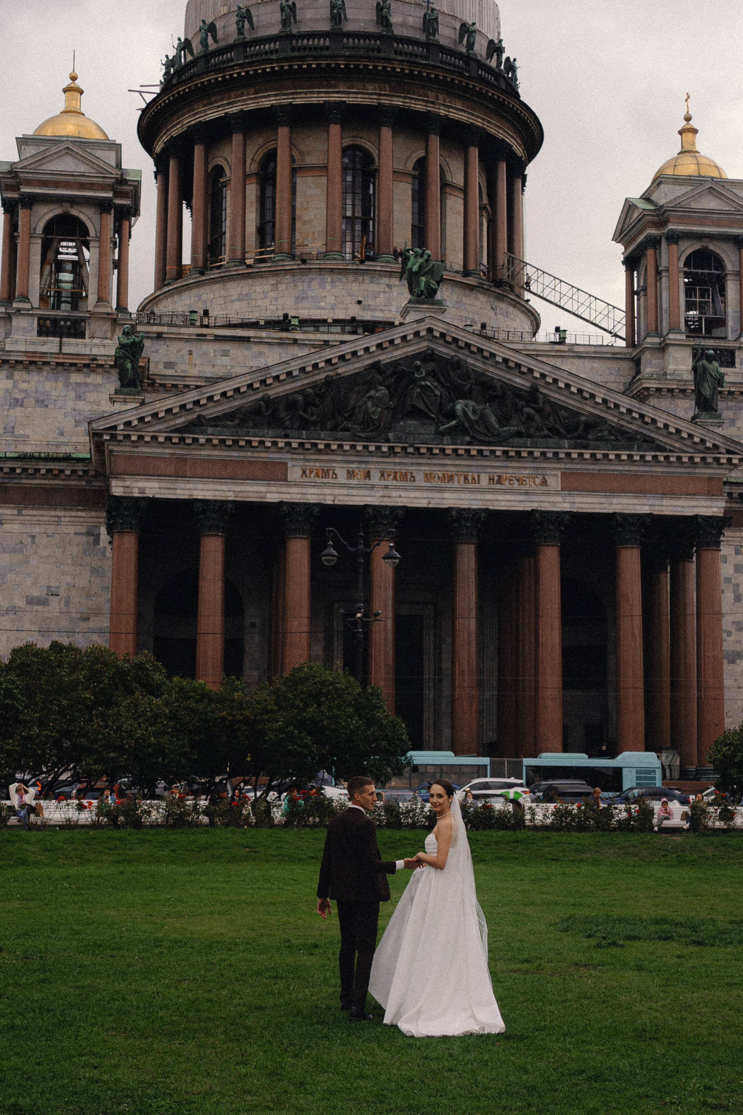 СВАДЕБНАЯ ПРОГУЛКА В САНТК-ПЕТЕРБУРГЕ (ИСАКИЕВСКИЙ СОБОР, ЗИМНЯЯ КАНАВКА, ЭРМИТАЖ И БОЛЬШАЯ МОРСКАЯ УЛИЦА). Профессиональный фотограф, Санкт-Петербург — Виктория Богомолова