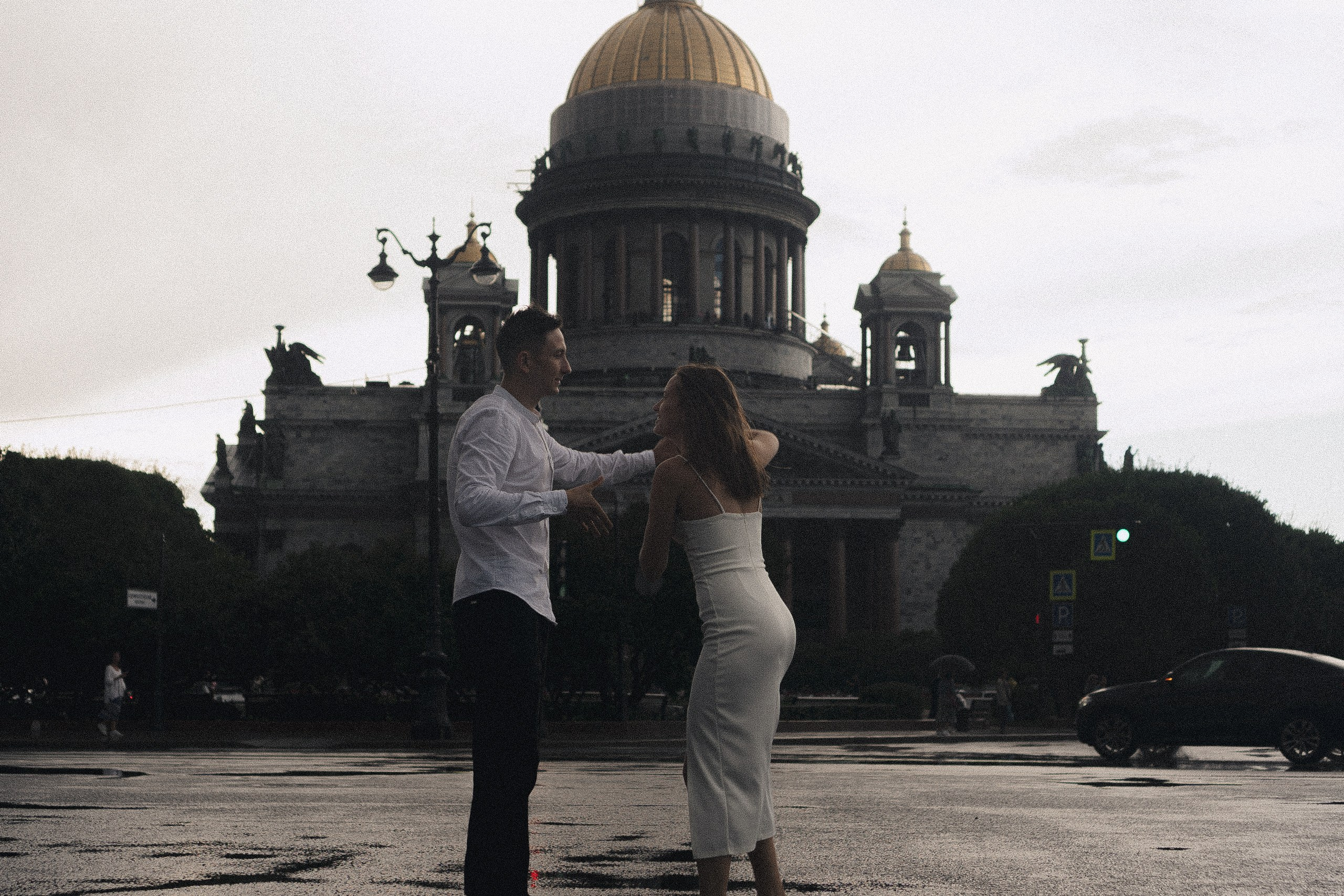 СВАДЕБНАЯ ФОТОСЕСИСИЯ В МЕТРО И ВОЗЛЕ ИСАКИЕВСКОГО СОБОРА В ДОЖДЬ. Профессиональный фотограф, Санкт-Петербург — Виктория Богомолова