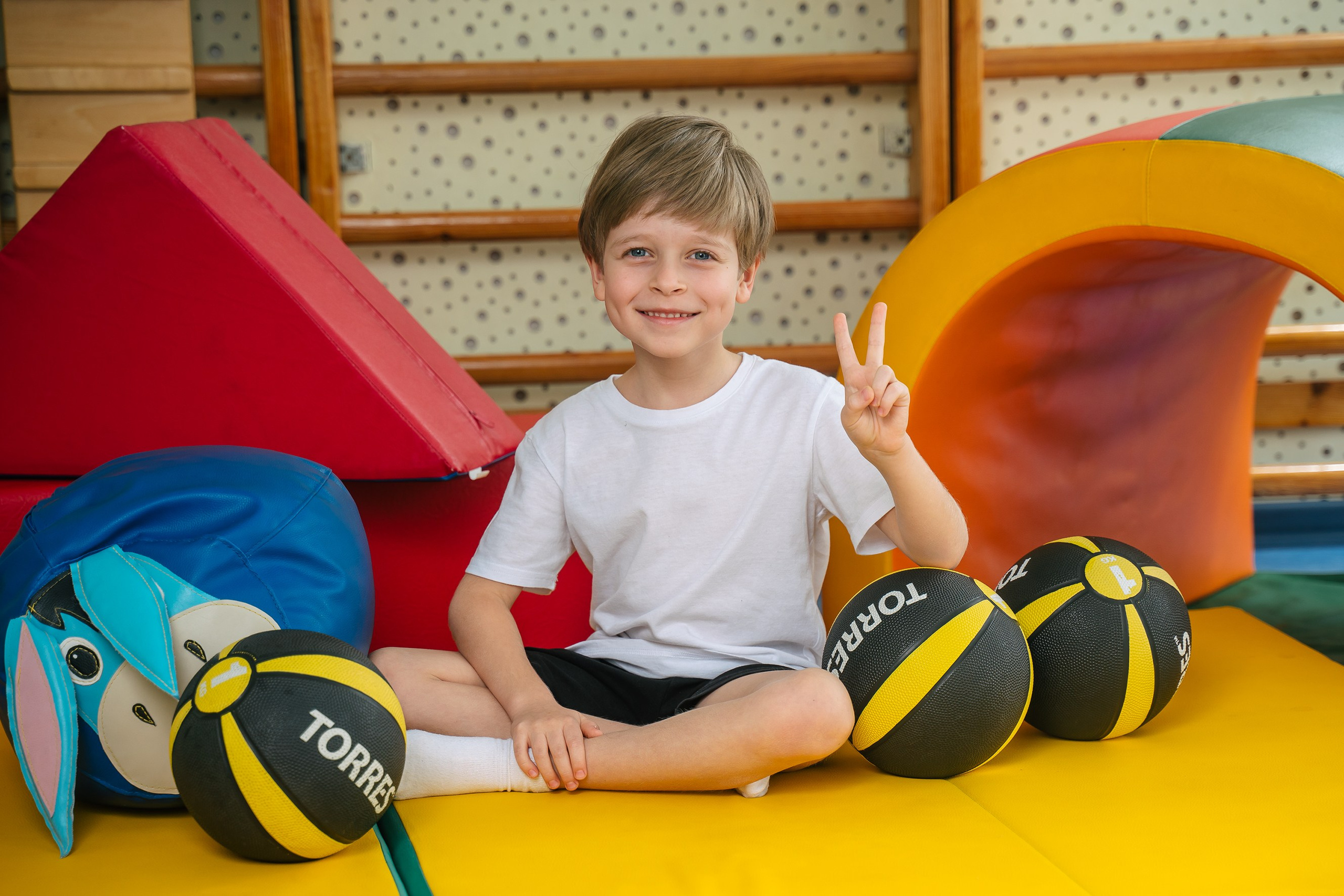 Портрет ребёнка детского сада, группки с друзьями в детском саду. Выпускные альбомы, школьные фотосессии в городе Новороссийске