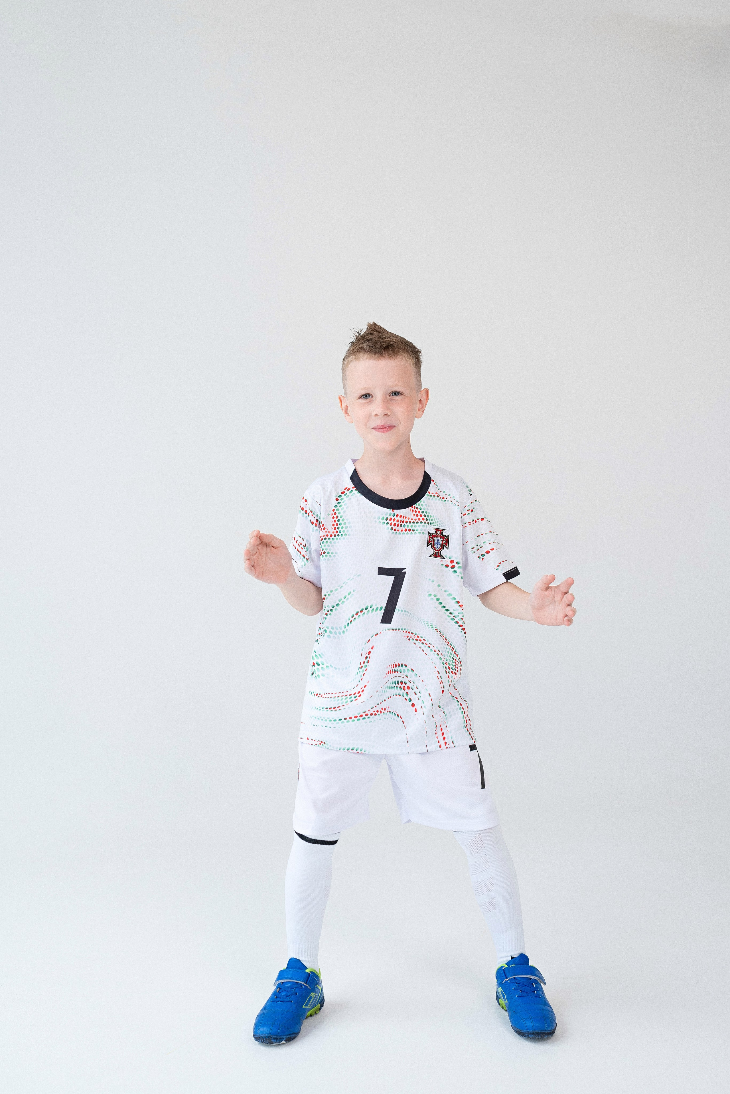 Портреты учеников и воспитанников детских садов и школ для выпускных альбомов и семейных фотокниг в Сургуте и Нефтеюганске.