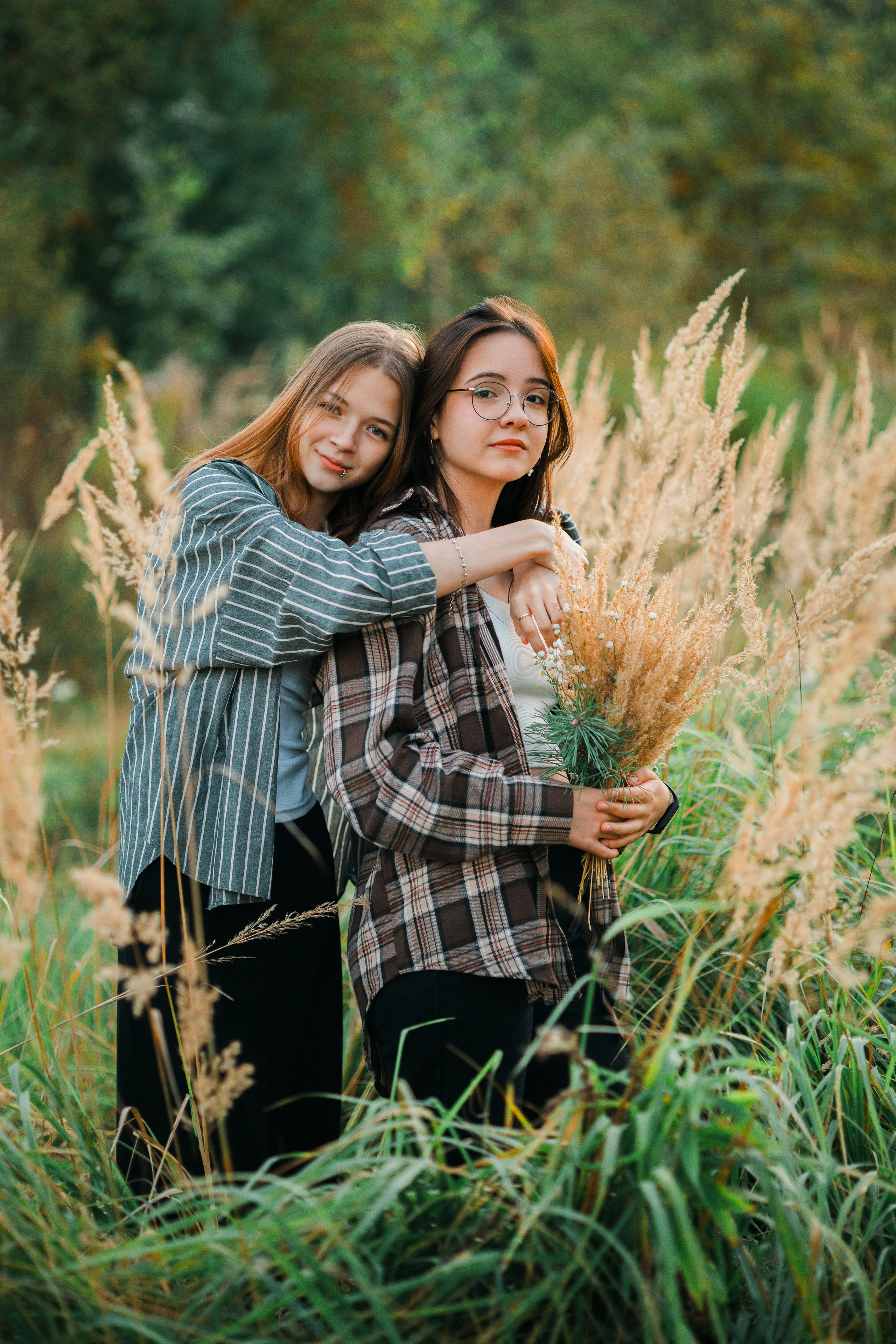 Осенняя фотосессия для выпускных альбомов 11 классов в Тарусе 2025 год. Выпускные альбомы в Серпухове