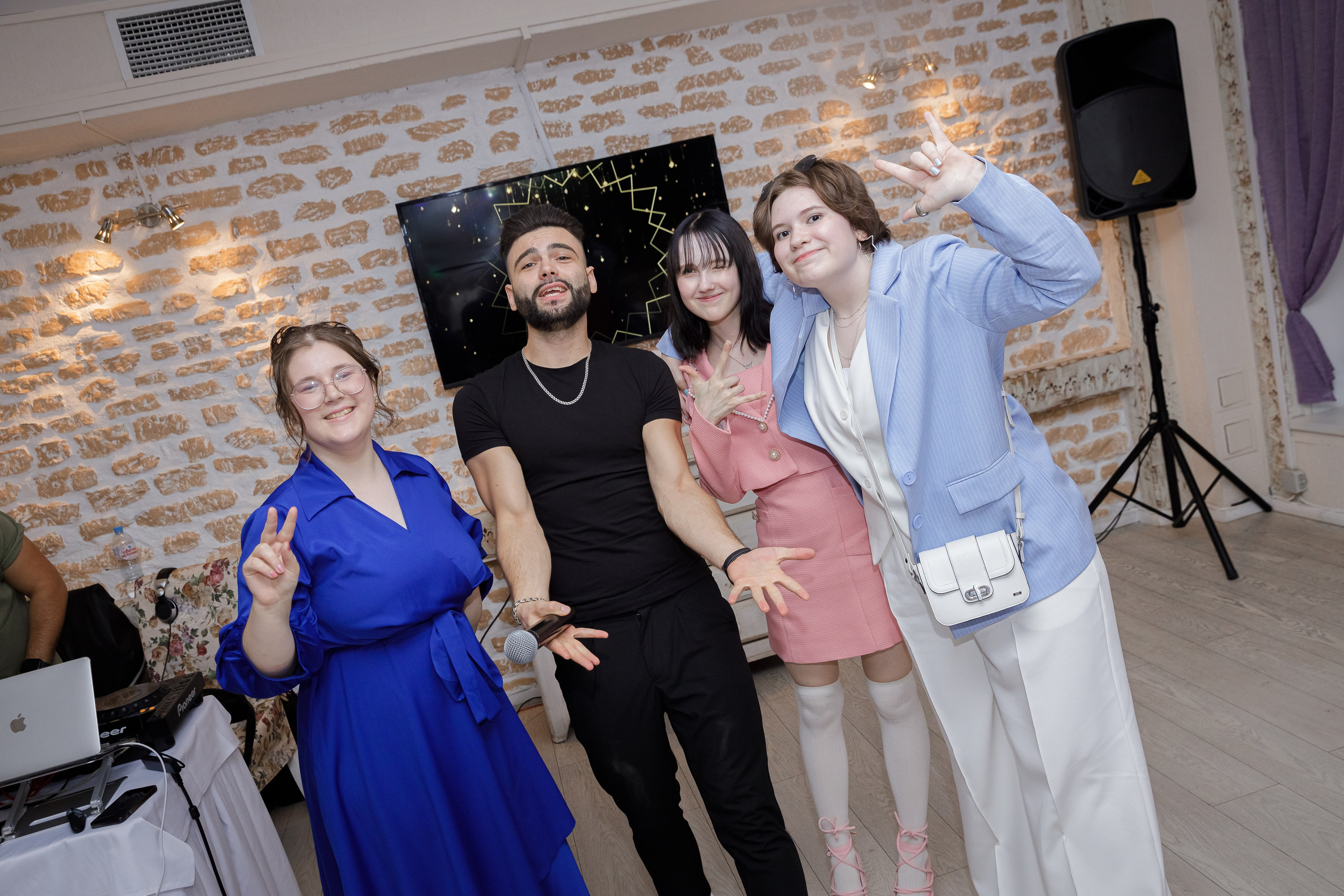 17.06.2024 Выпускной Черемша 9Б. Маша Гонтарь Семейный домашний репортажный фотограф в Санкт-Петербурге