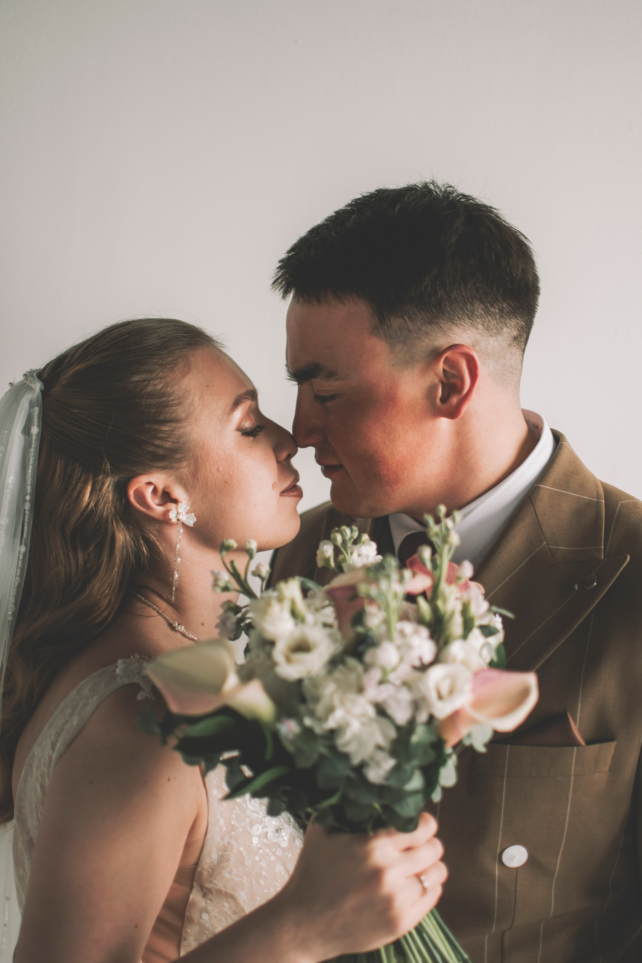 Альберт и Анастасия (Студийная фотосессия, роспись в ДК Нефтяник + фотосессия с гостями). Семейный и свадебный фотограф Губкинский и Ставрополь